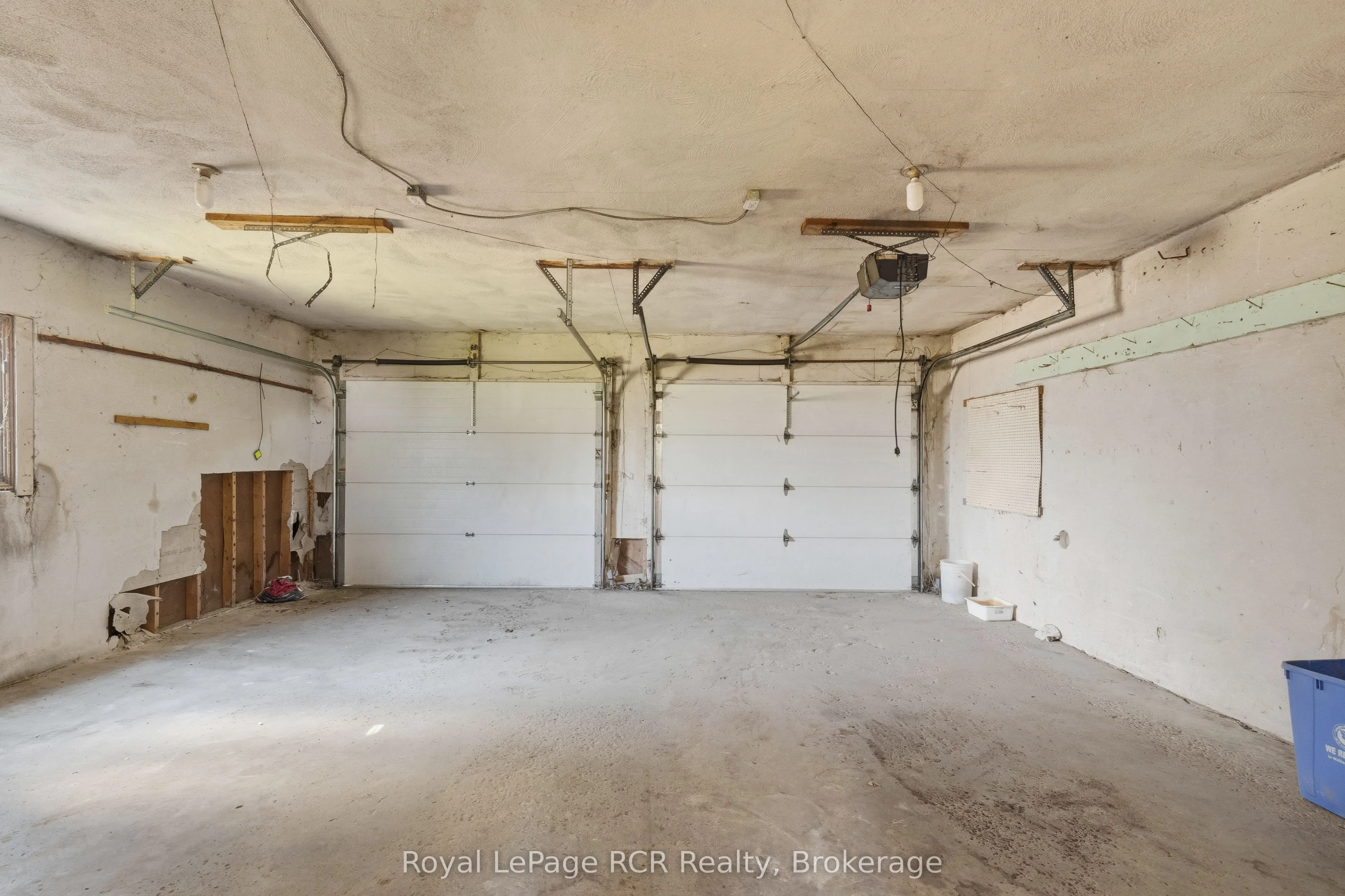 8989 Concession 11