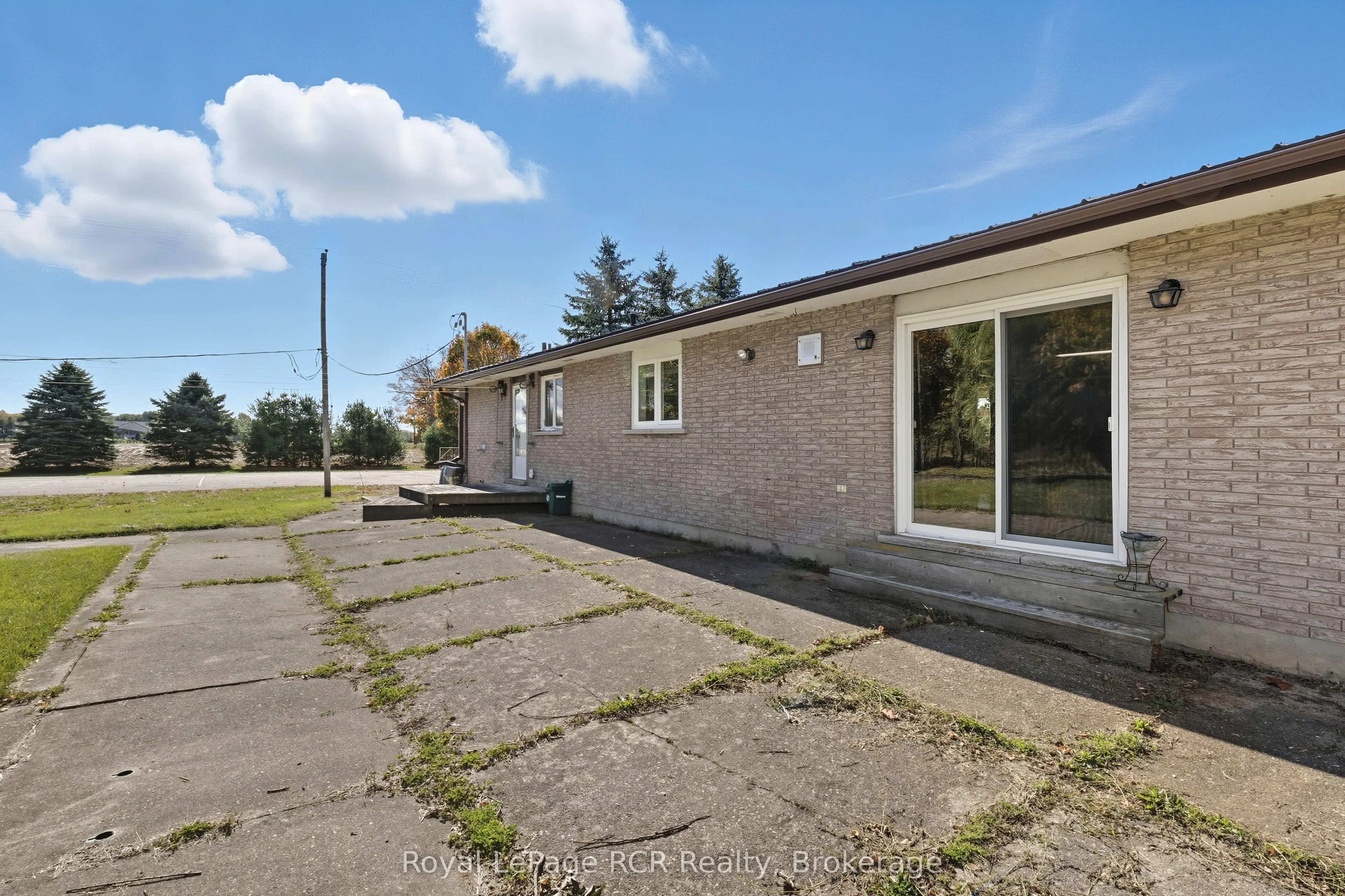 8989 Concession 11