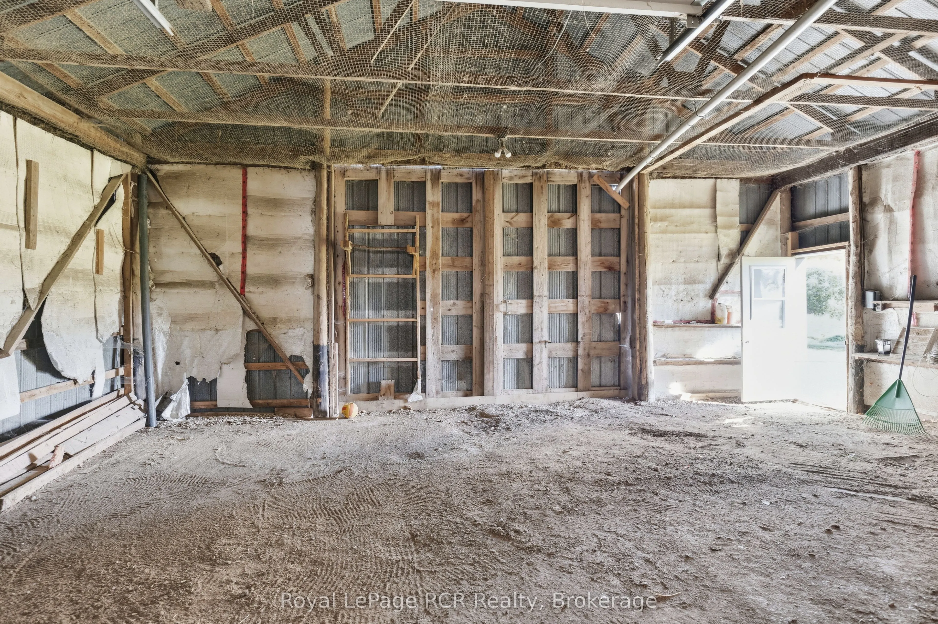 8989 Concession 11