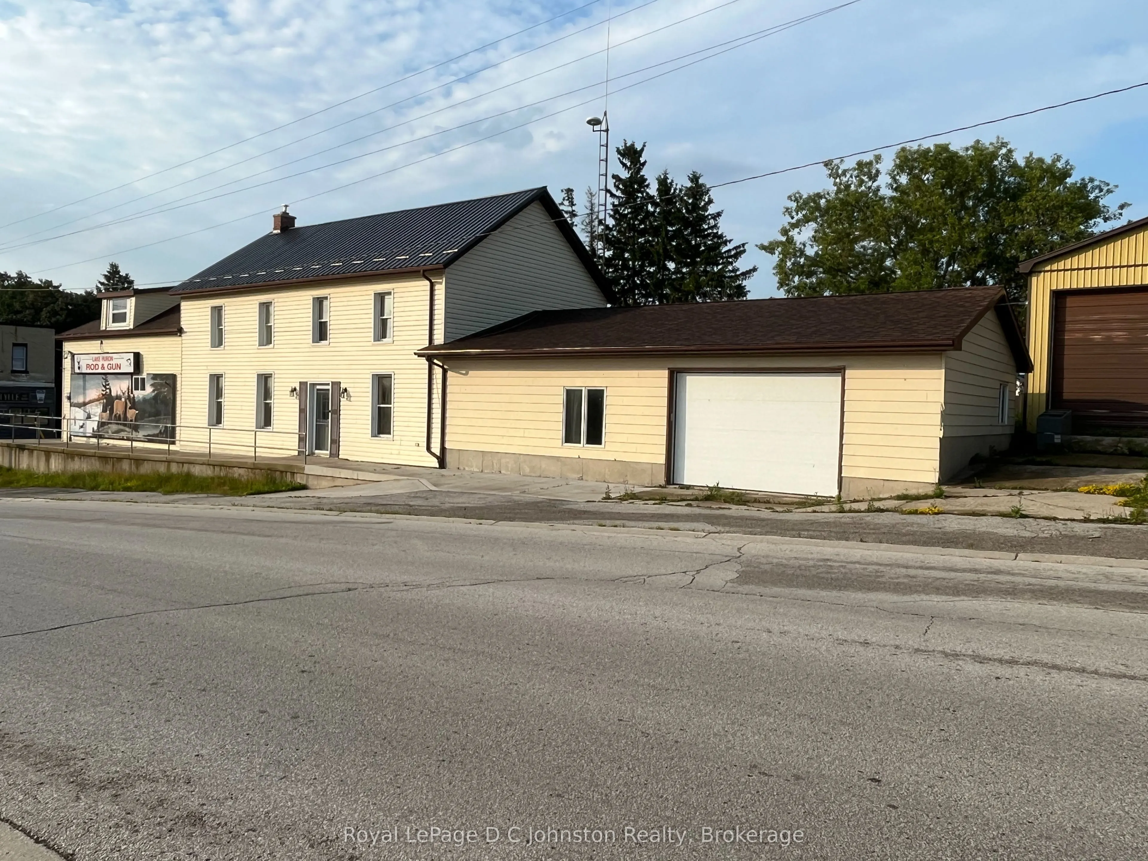 3643 Hwy 21