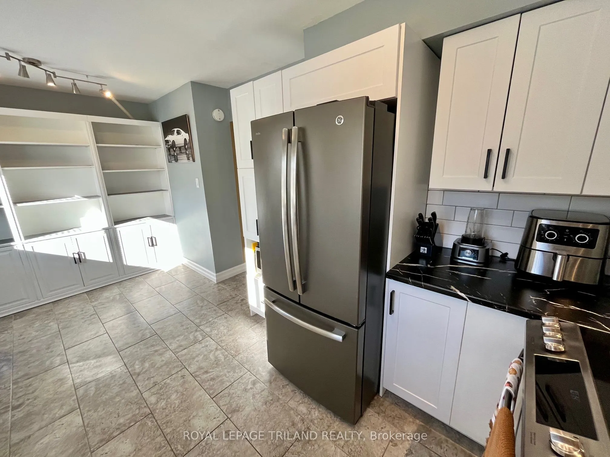 577 THIRD Street, #9