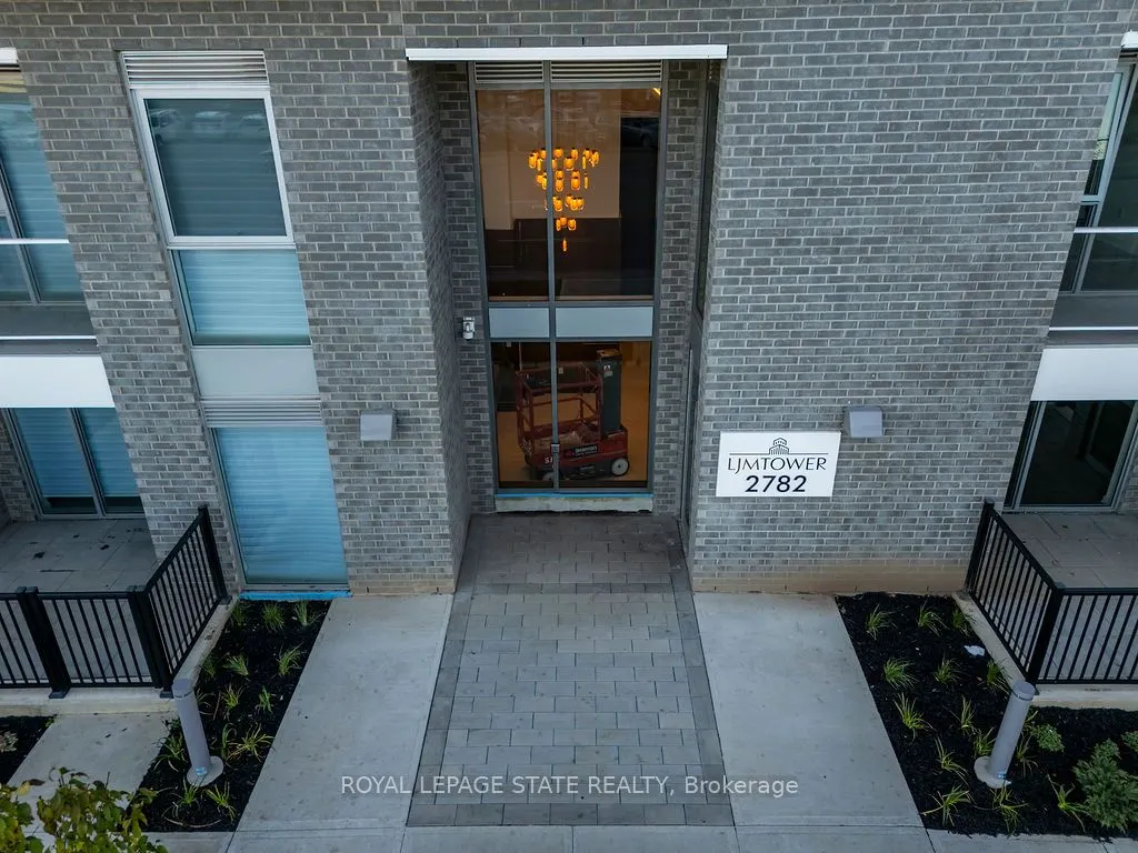 2782 Barton Street E, #1112
