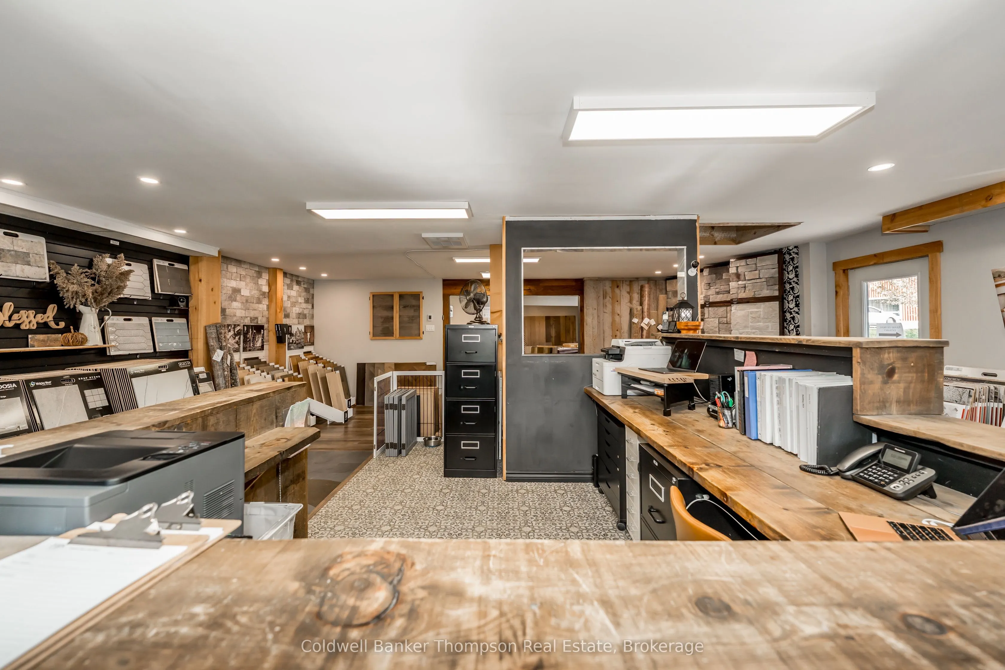 112 Lindgren Road W