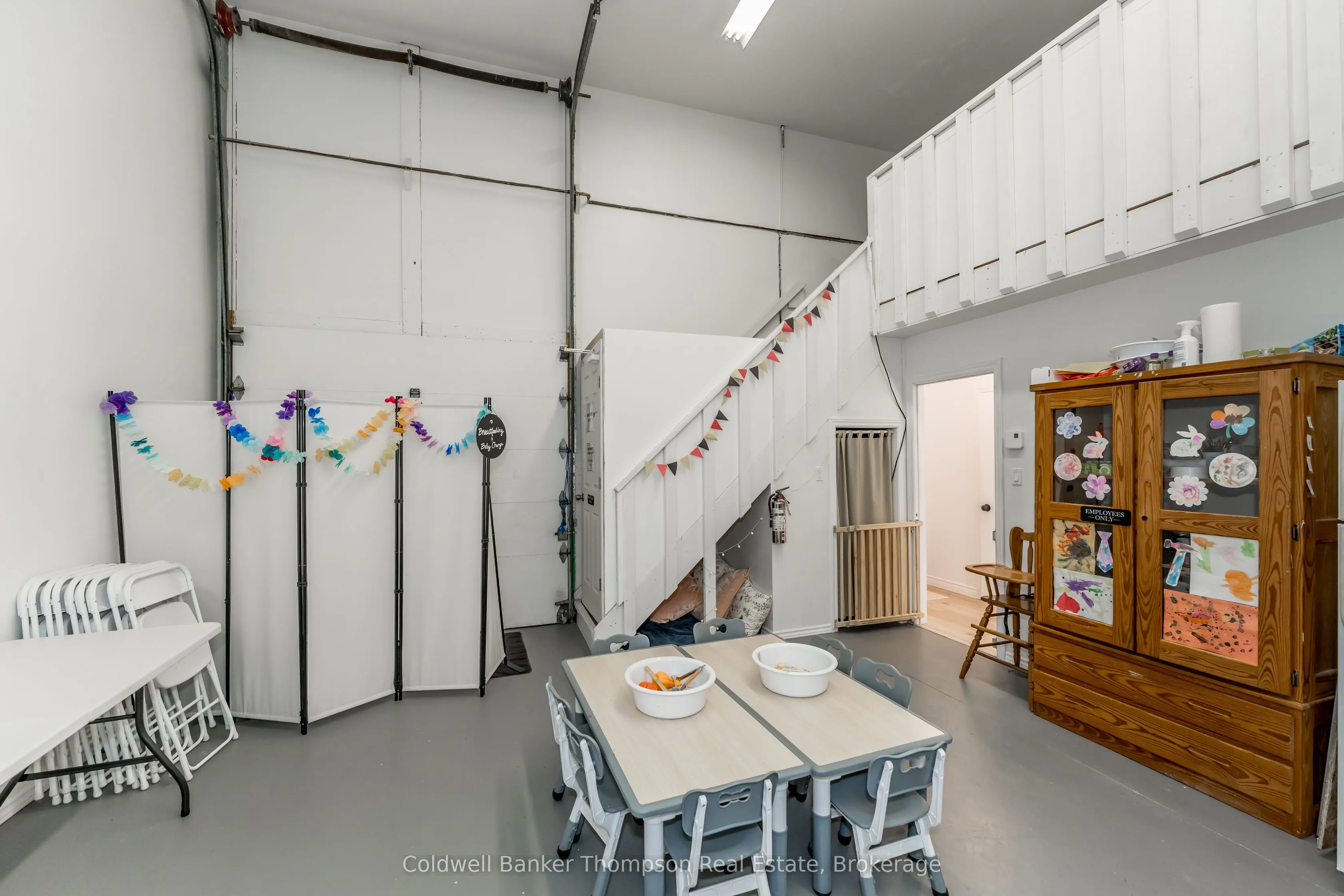 112 Lindgren Road W