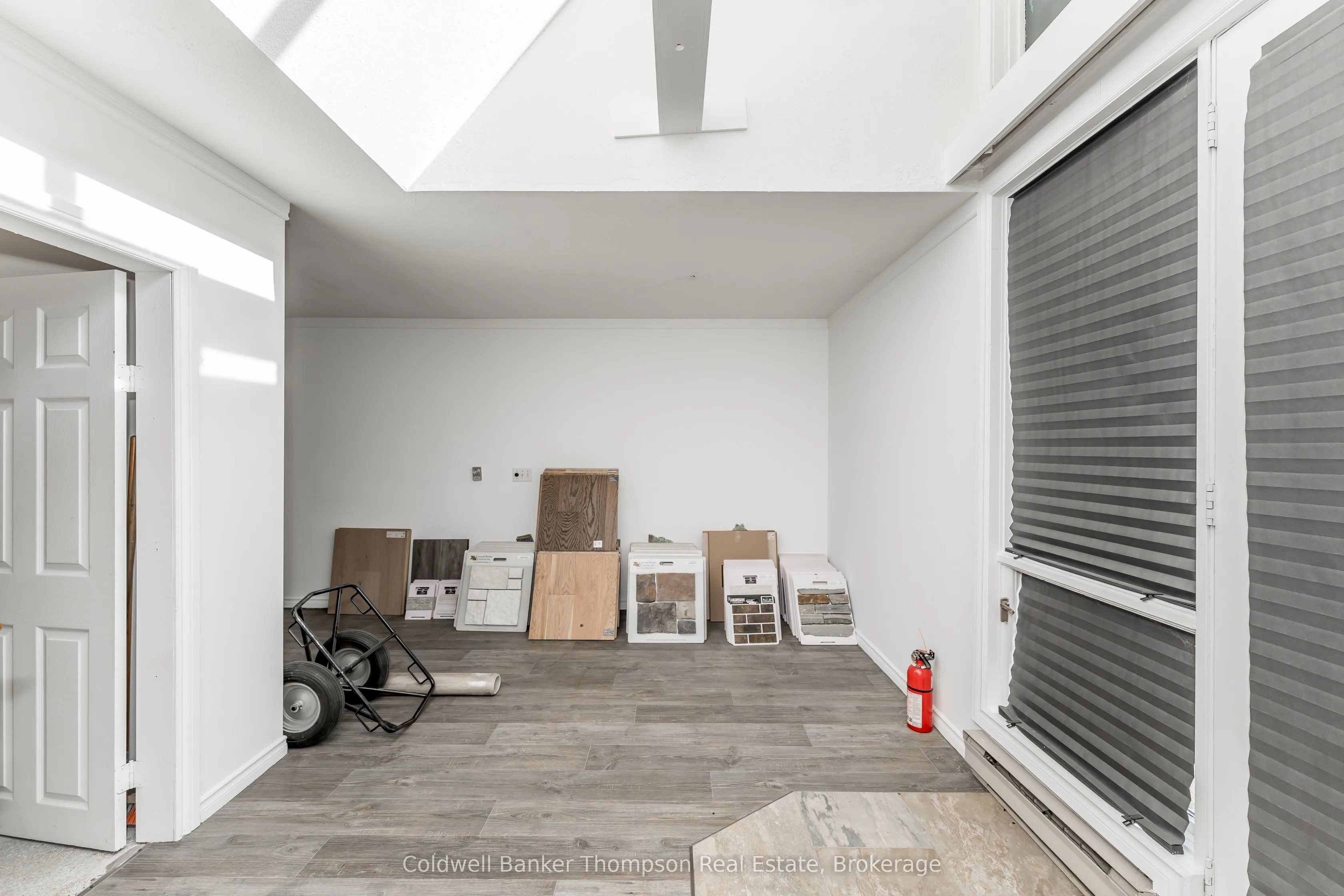 112 Lindgren Road W