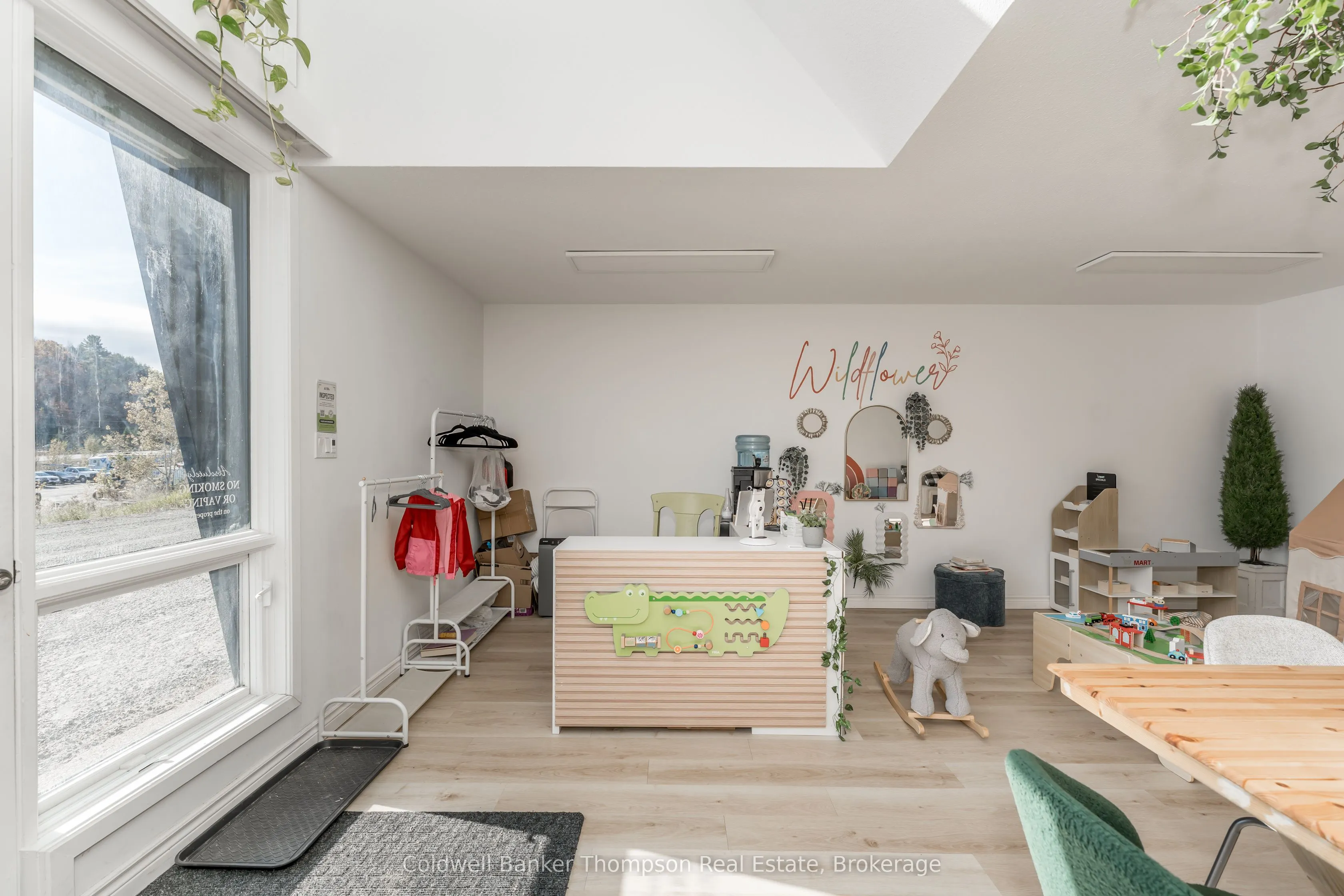 112 Lindgren Road W