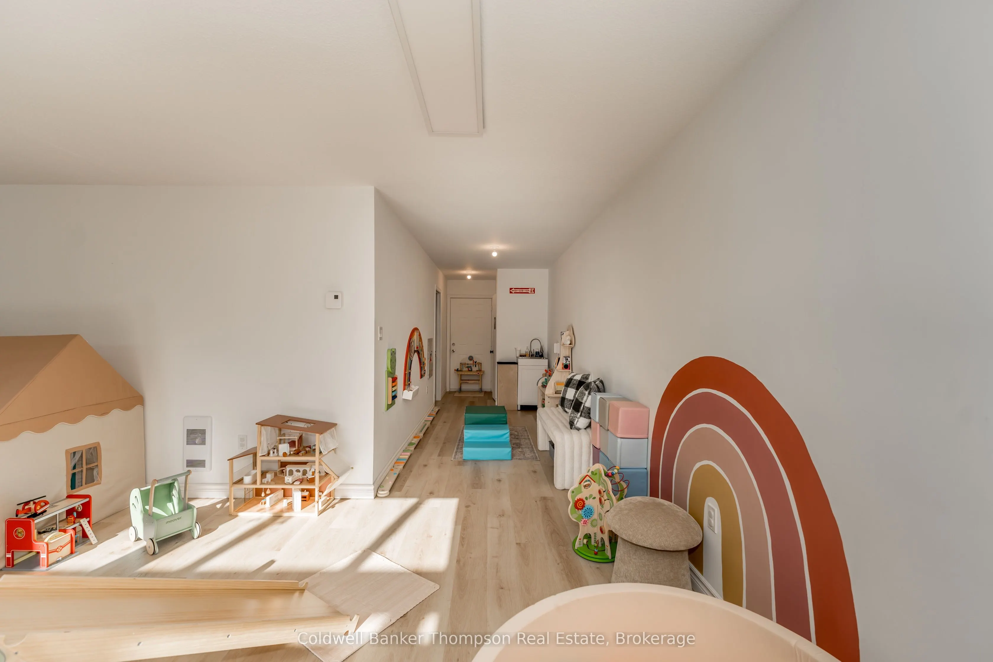 112 Lindgren Road W