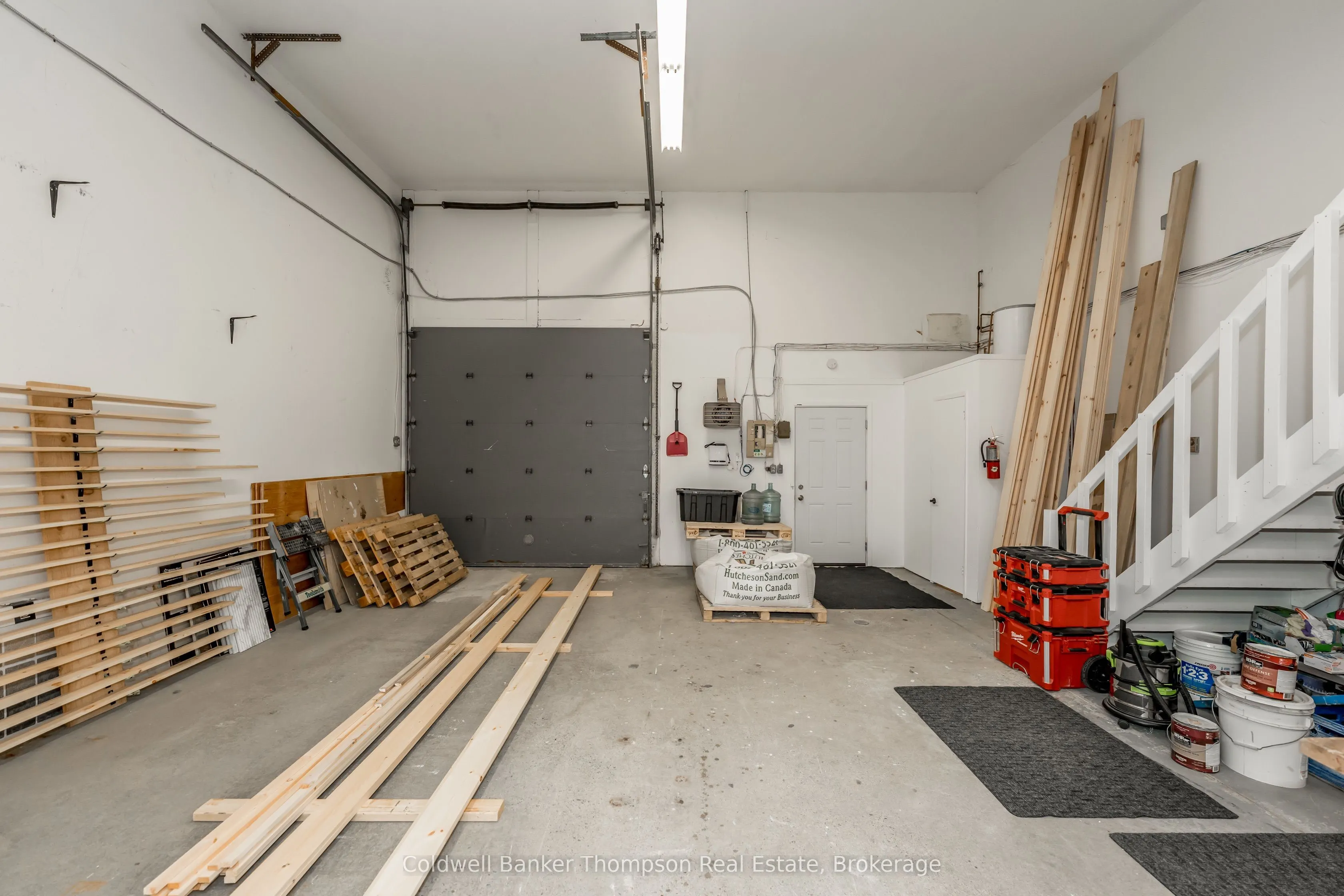 112 Lindgren Road W