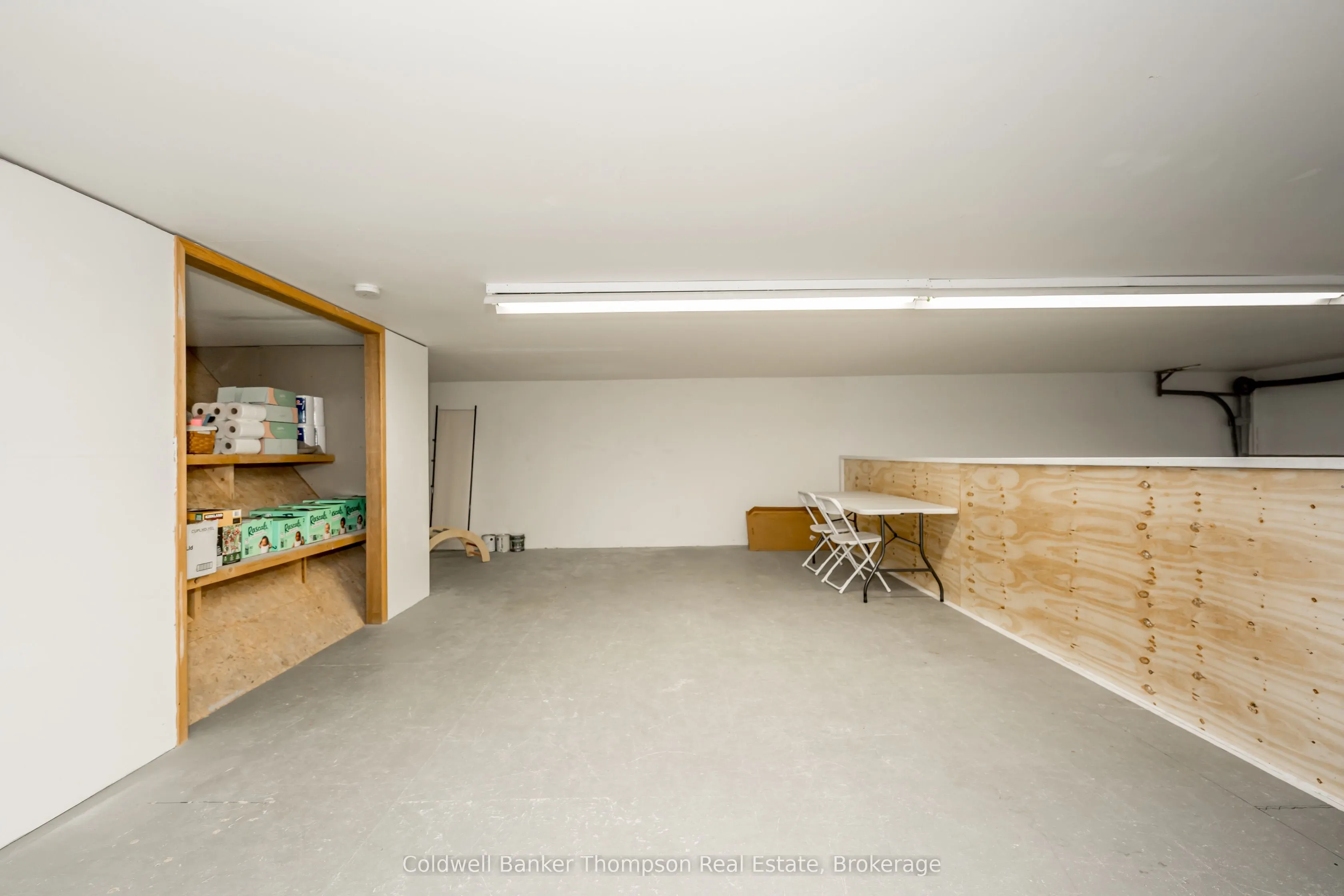 112 Lindgren Road W