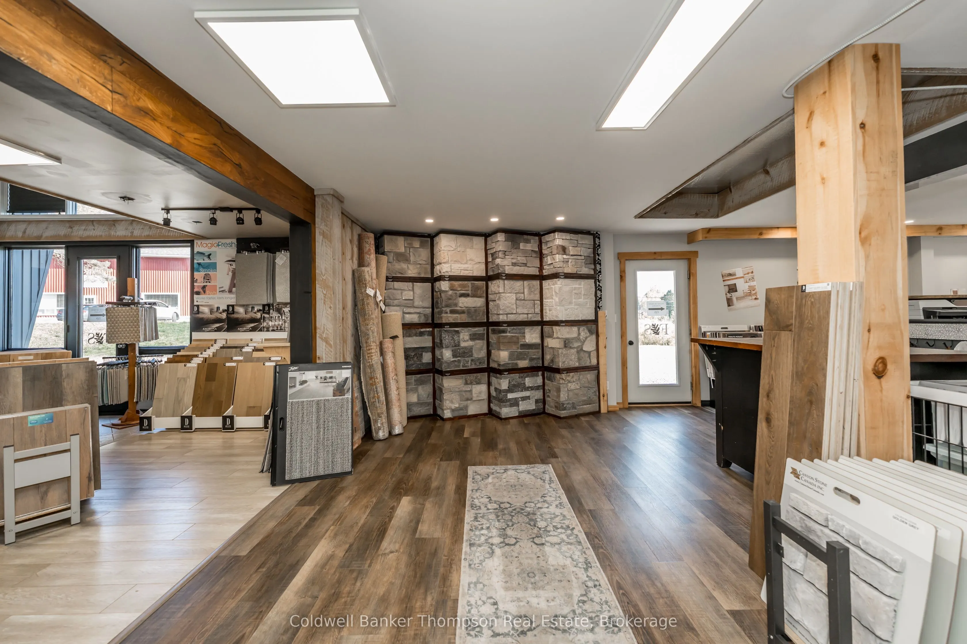 112 Lindgren Road W