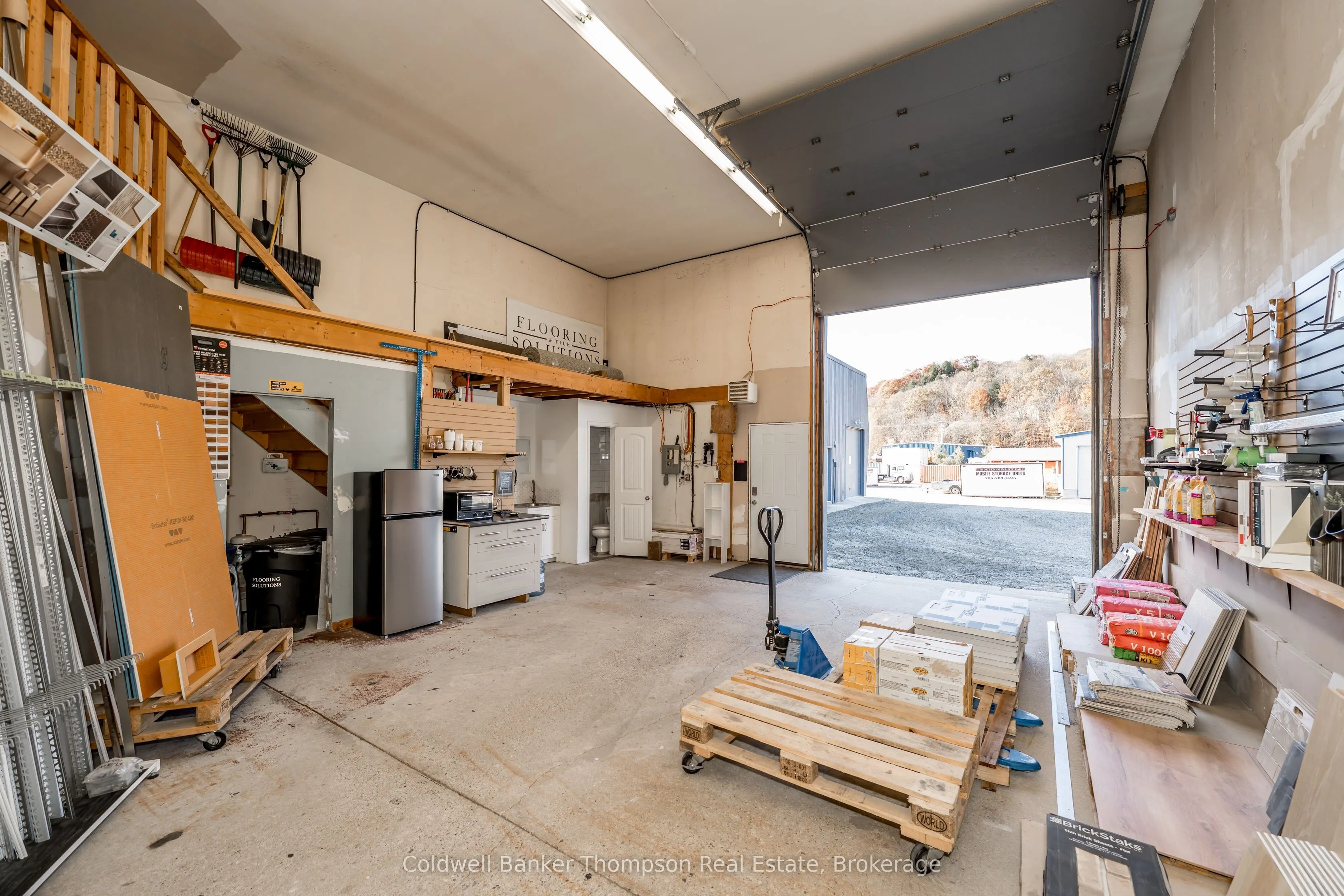 112 Lindgren Road W