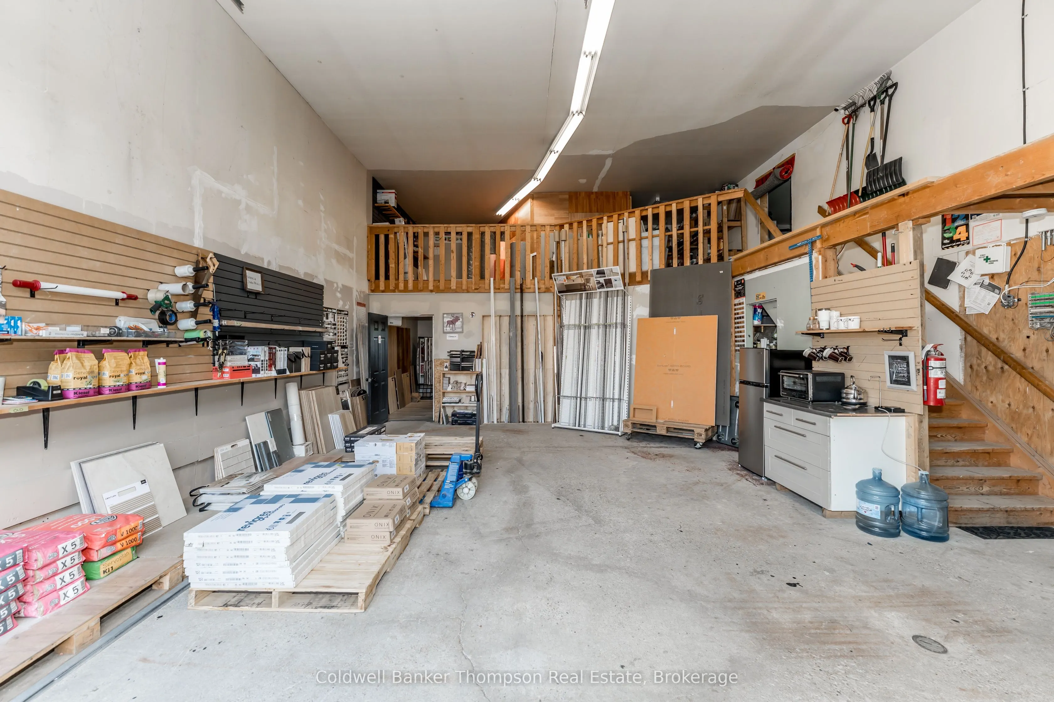 112 Lindgren Road W