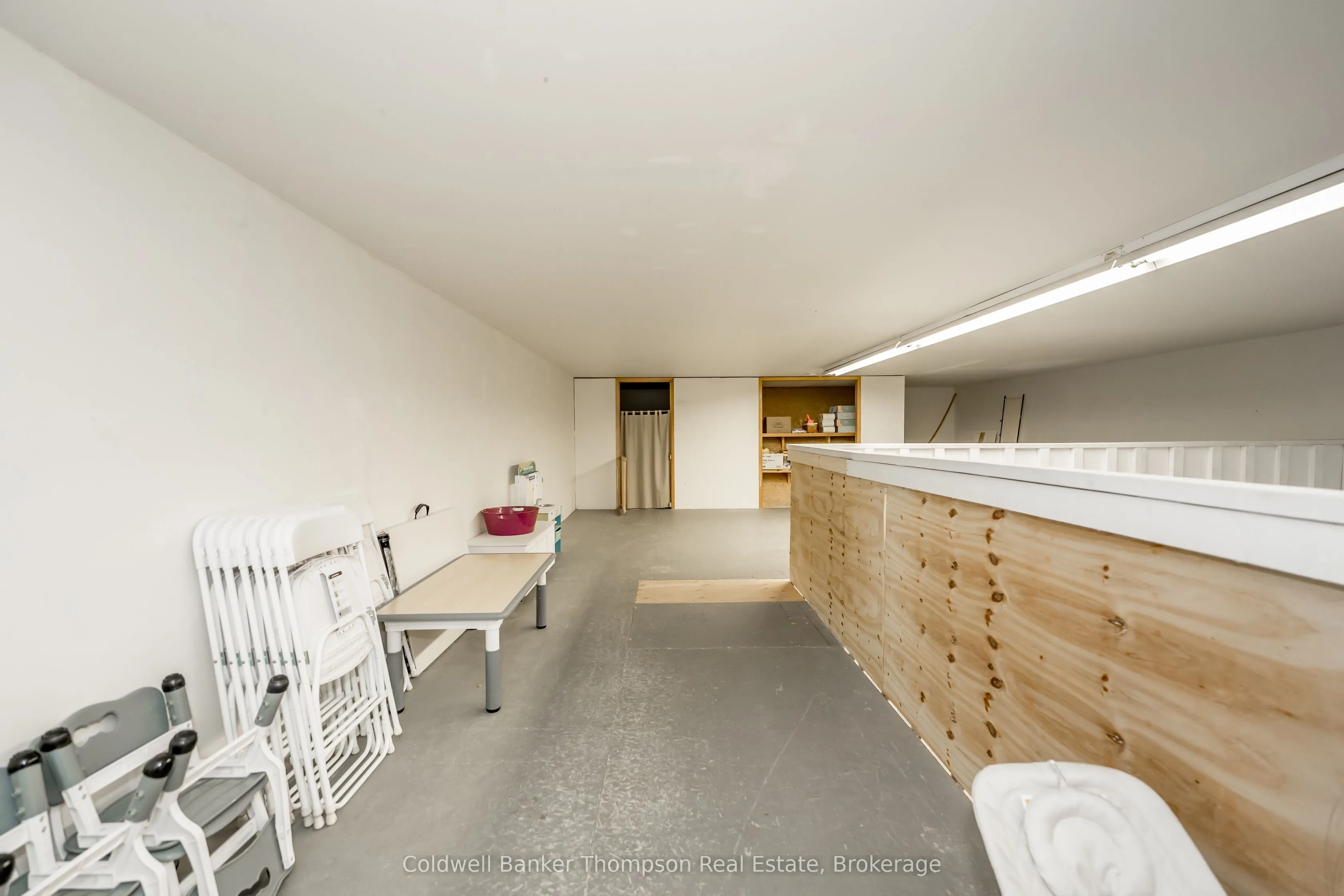 112 Lindgren Road W
