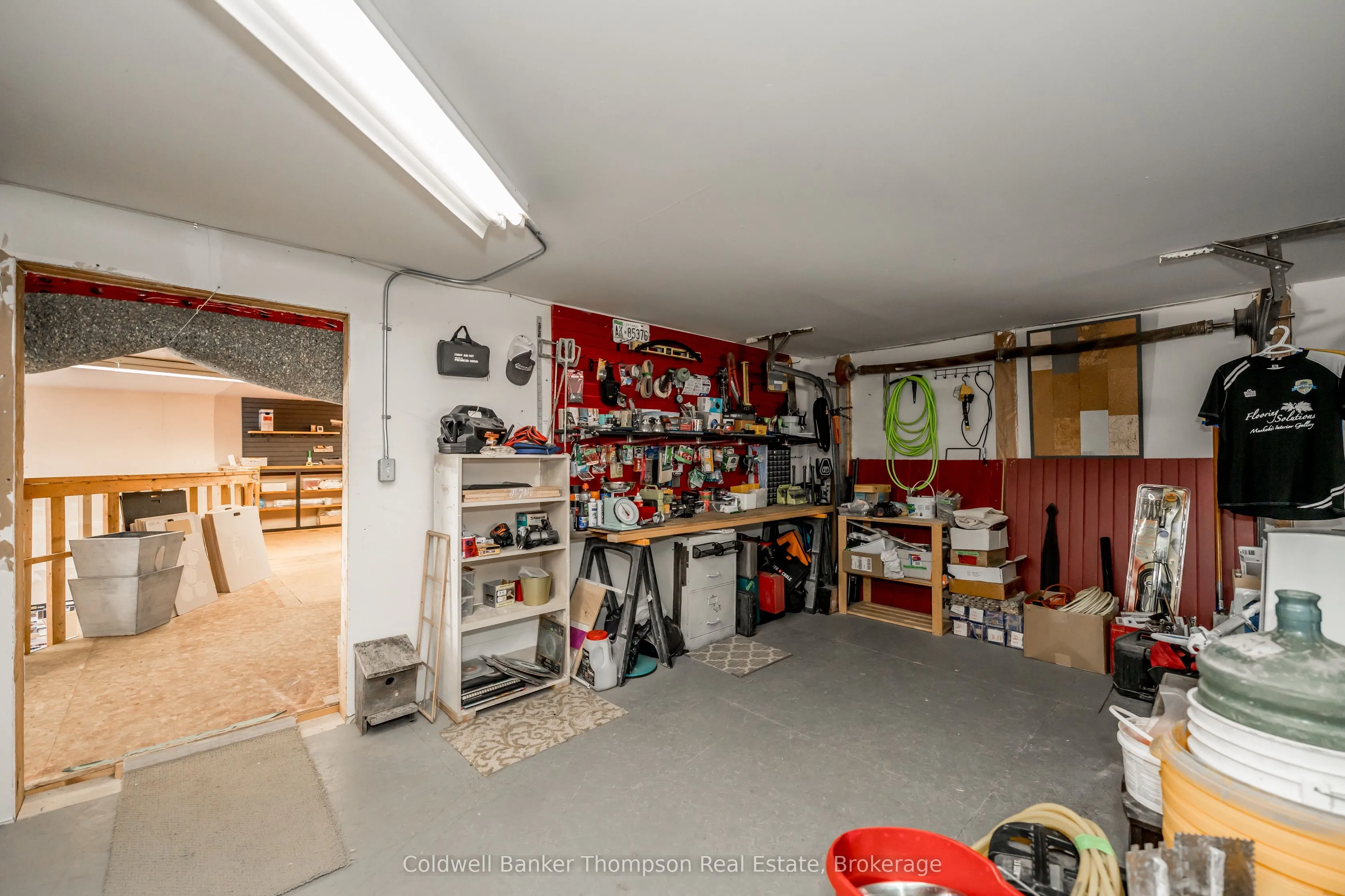 112 Lindgren Road W