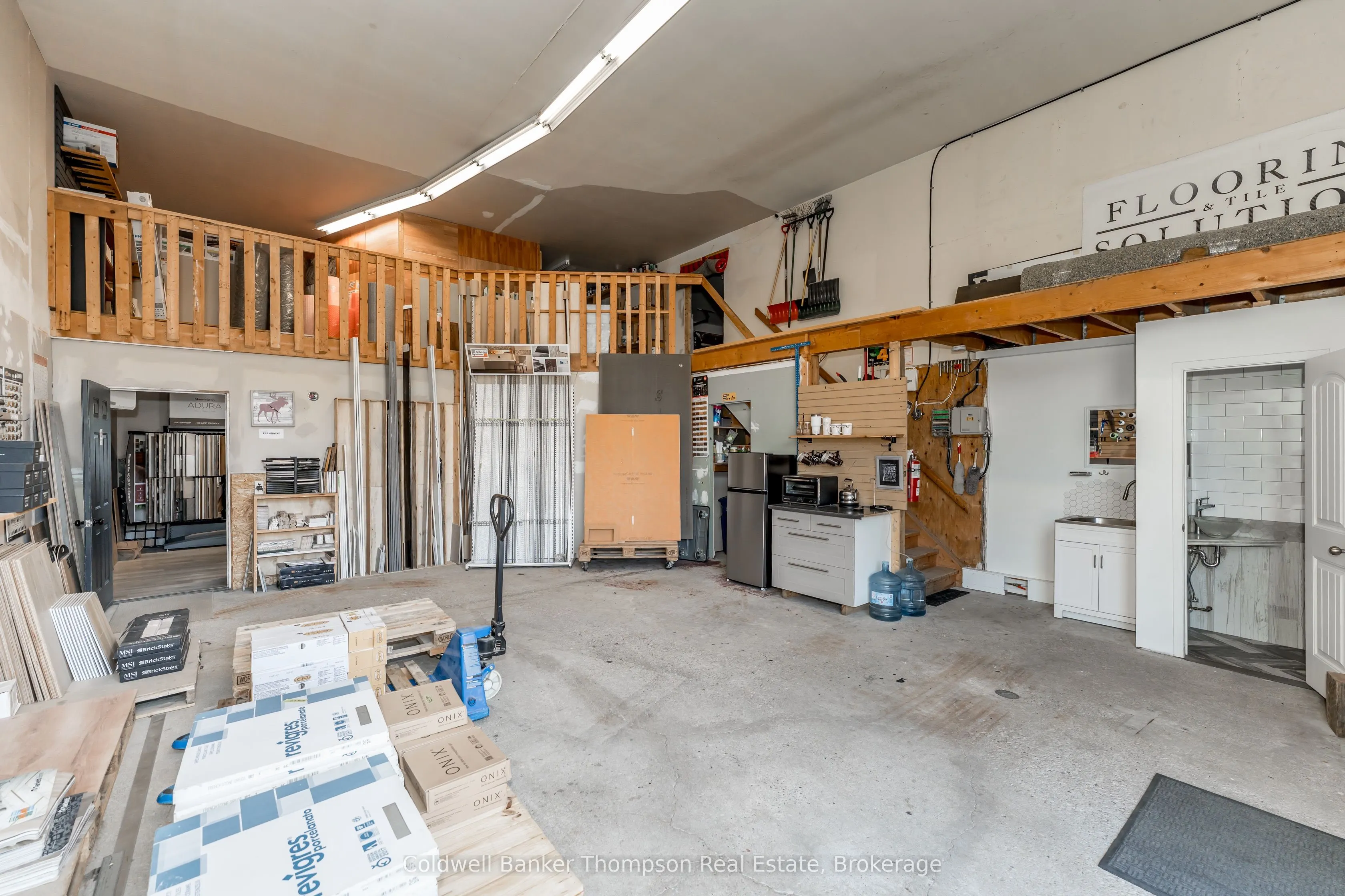 112 Lindgren Road W