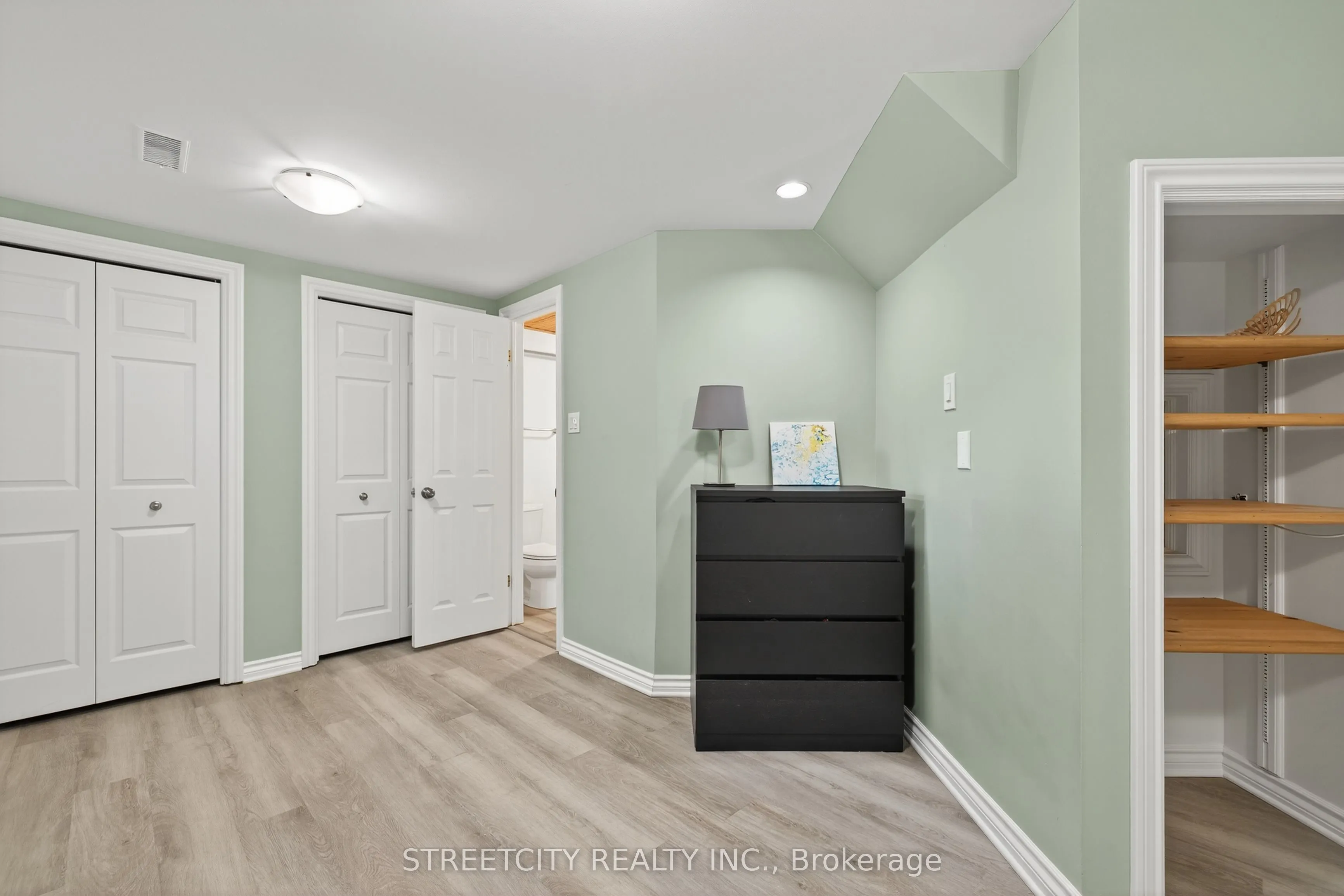2-152 Albert Street, #2