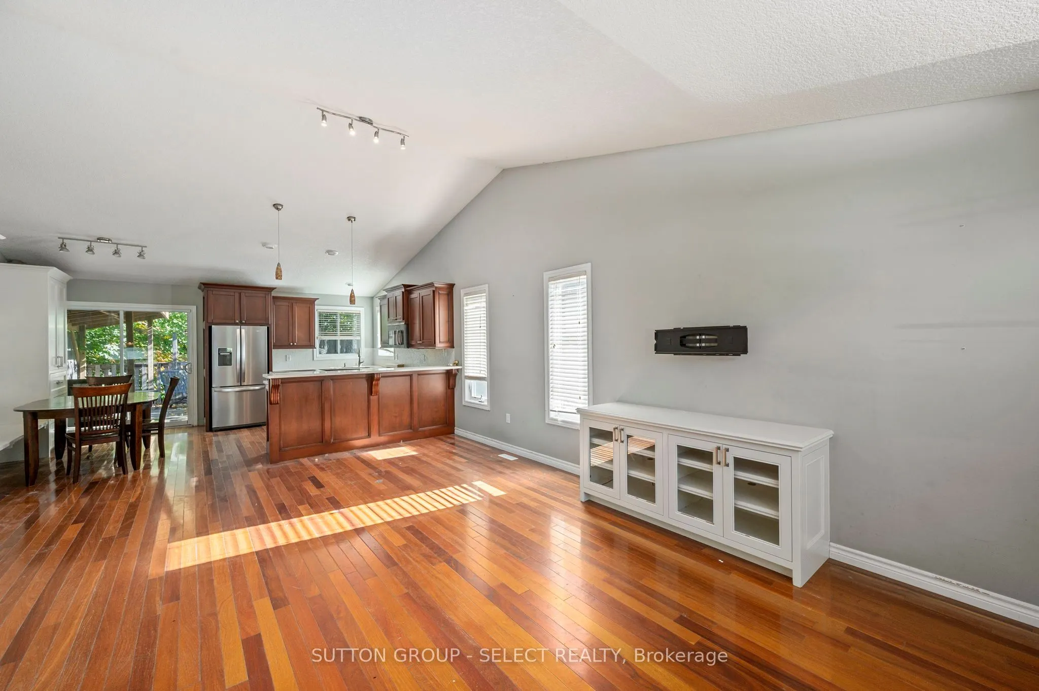 115 BRIDLE Path