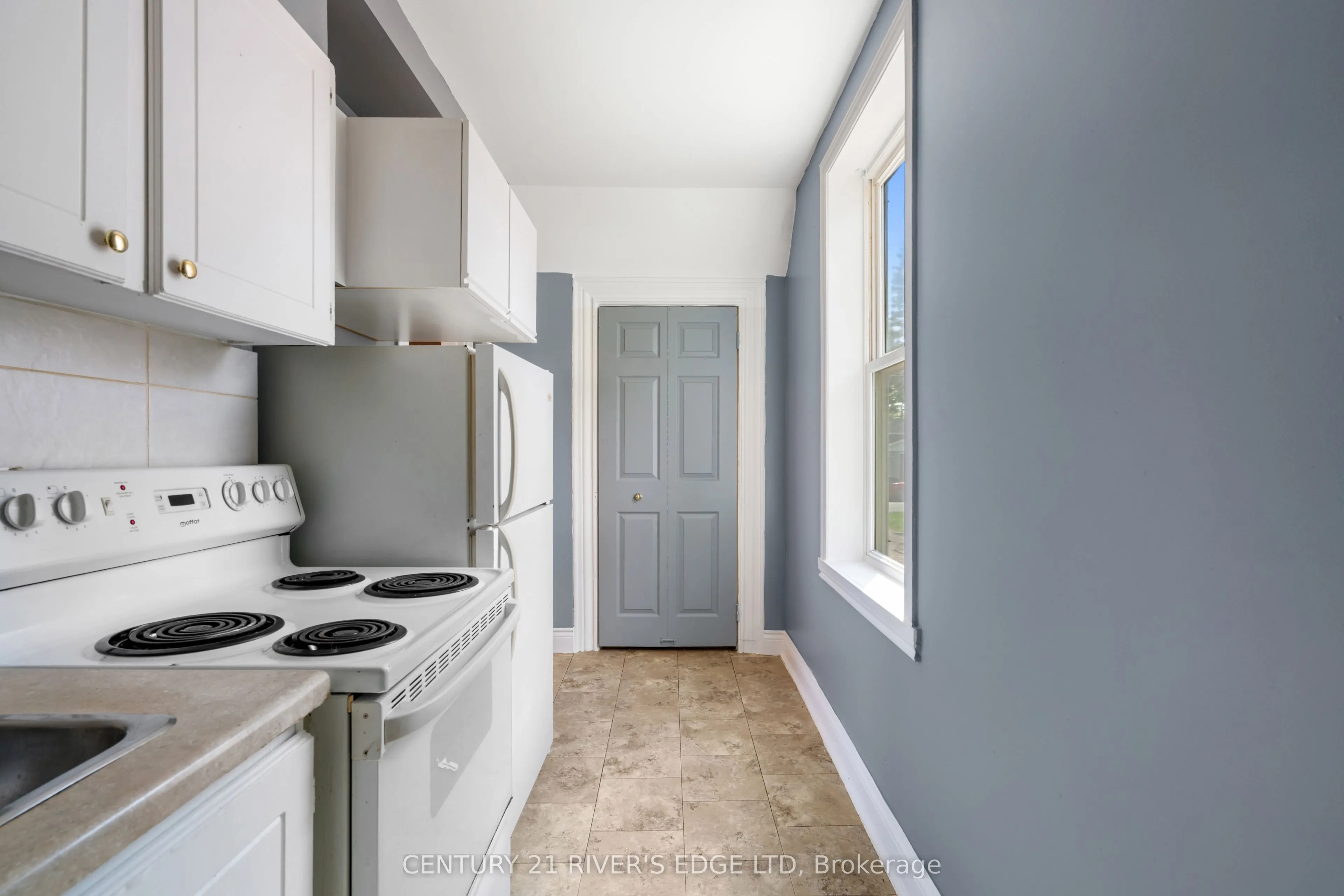 621 George Street W
