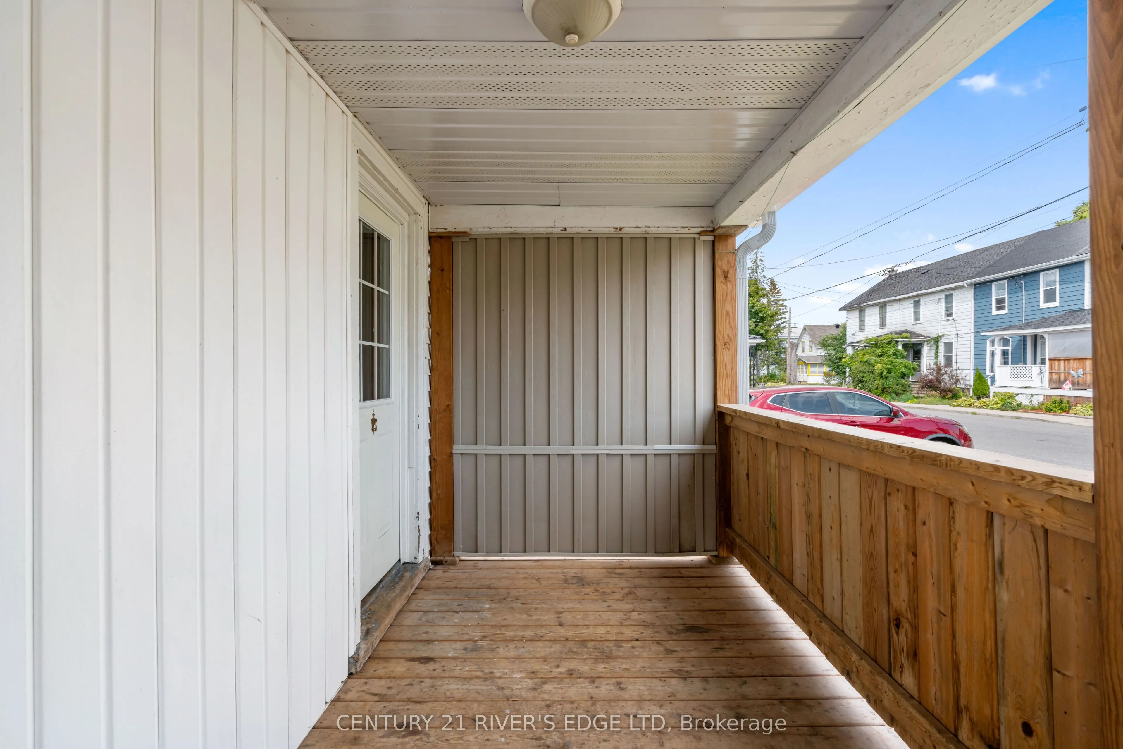 621 George Street W