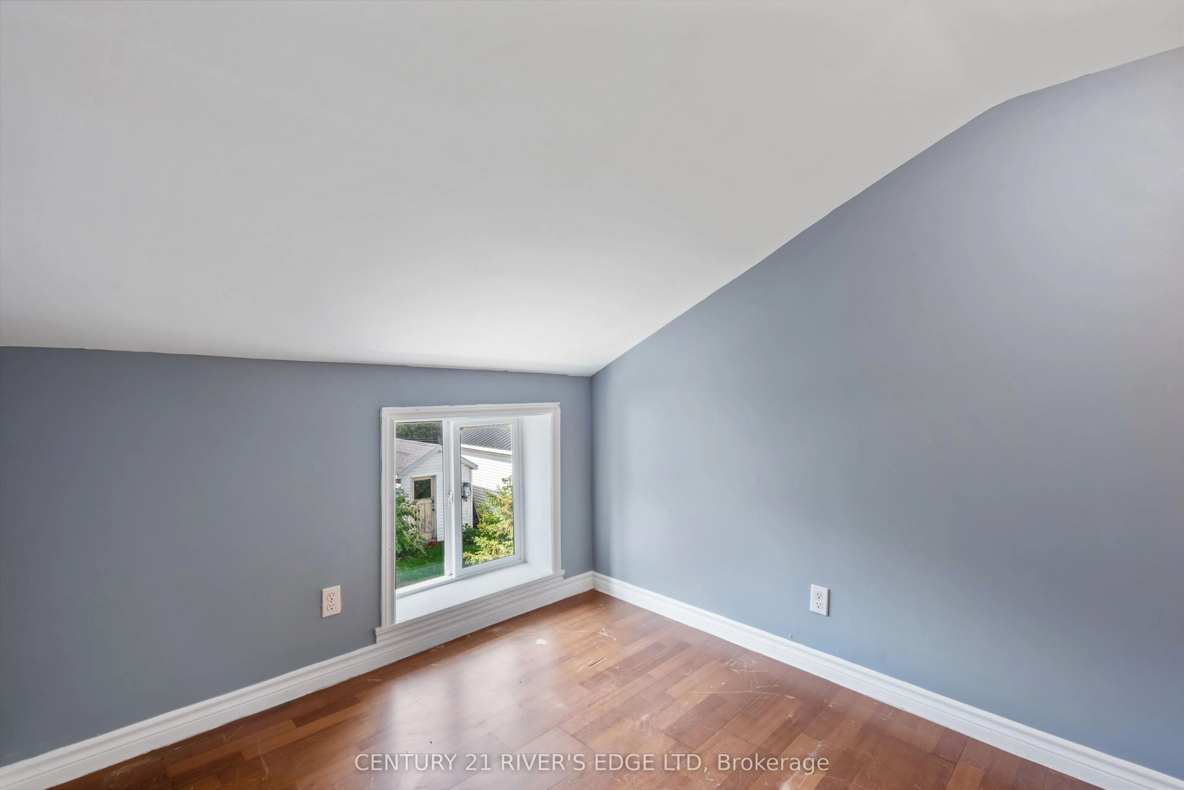 621 George Street W