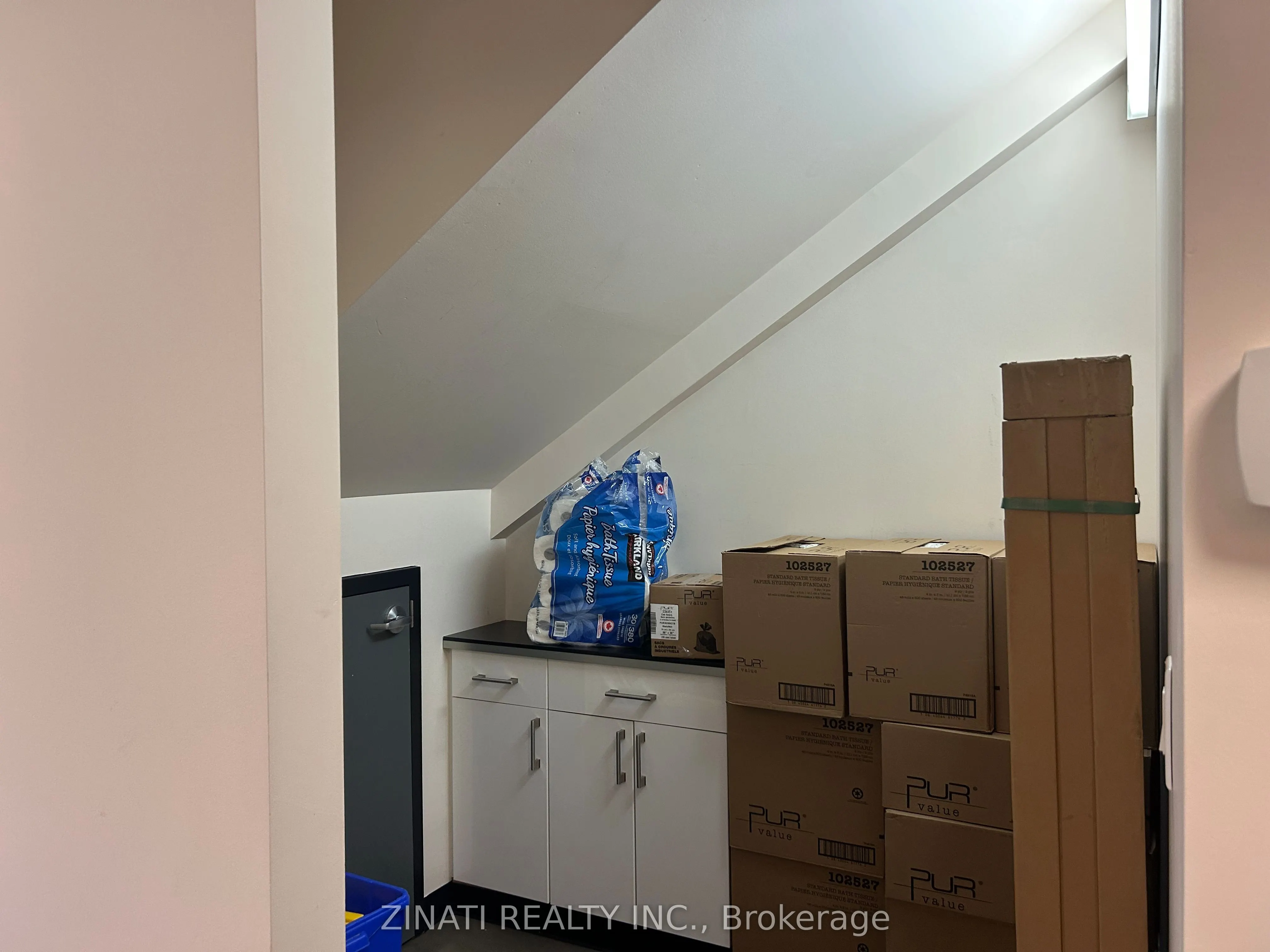 2310 St. Laurent Boulevard, #319