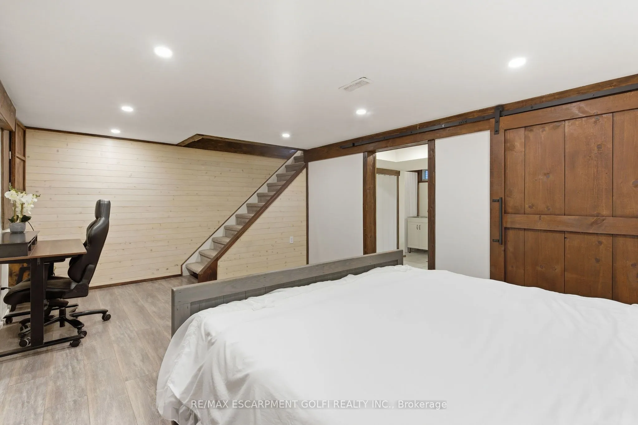 23 Glengrove Avenue