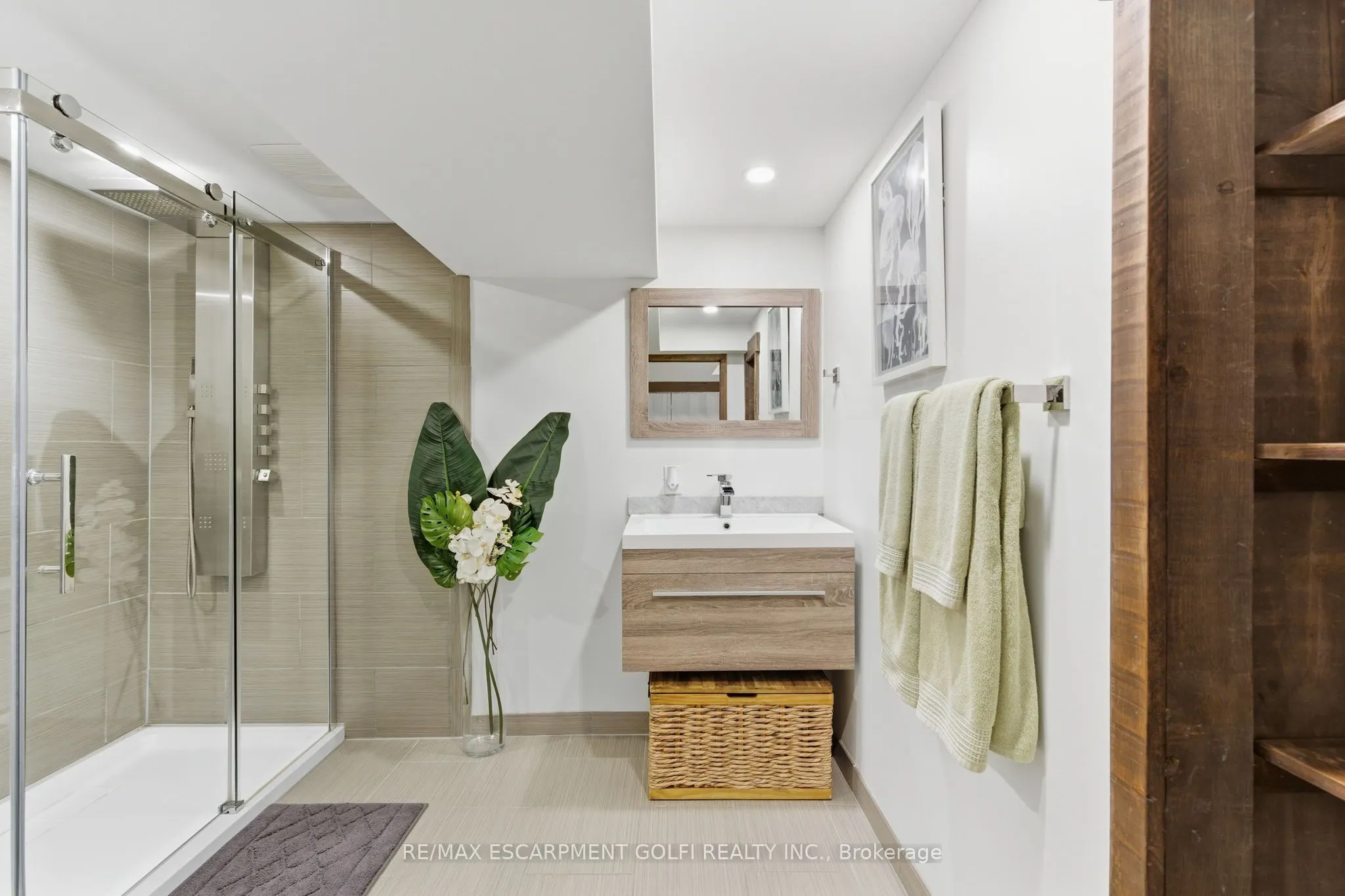 23 Glengrove Avenue