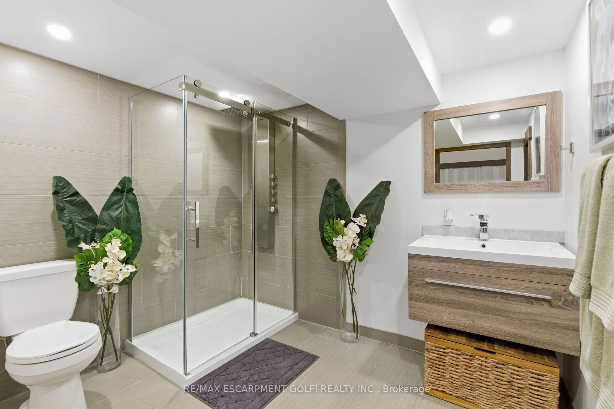 23 Glengrove Avenue