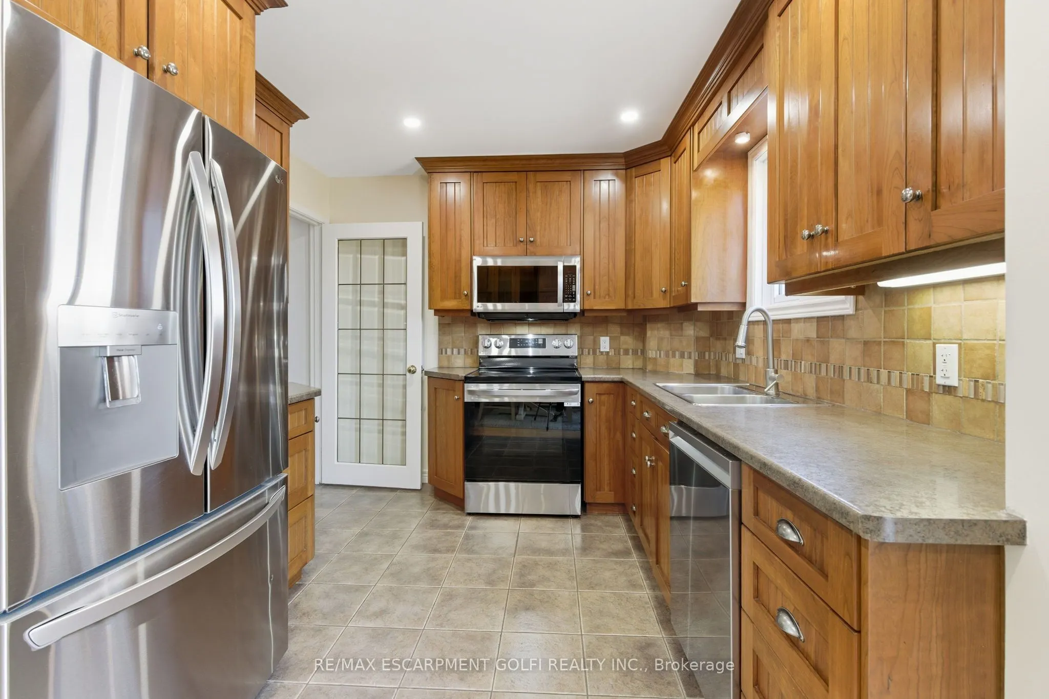 23 Glengrove Avenue