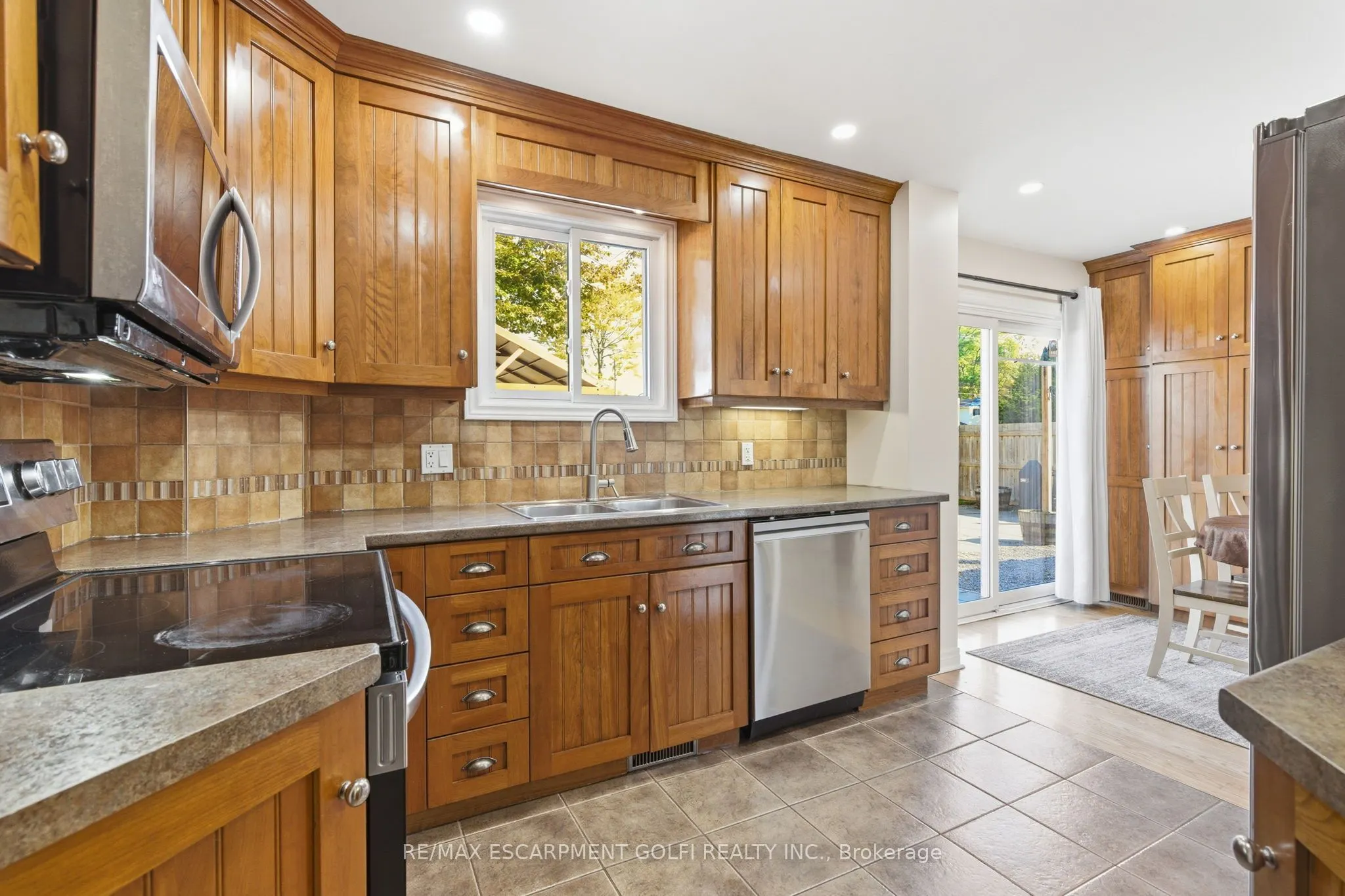 23 Glengrove Avenue