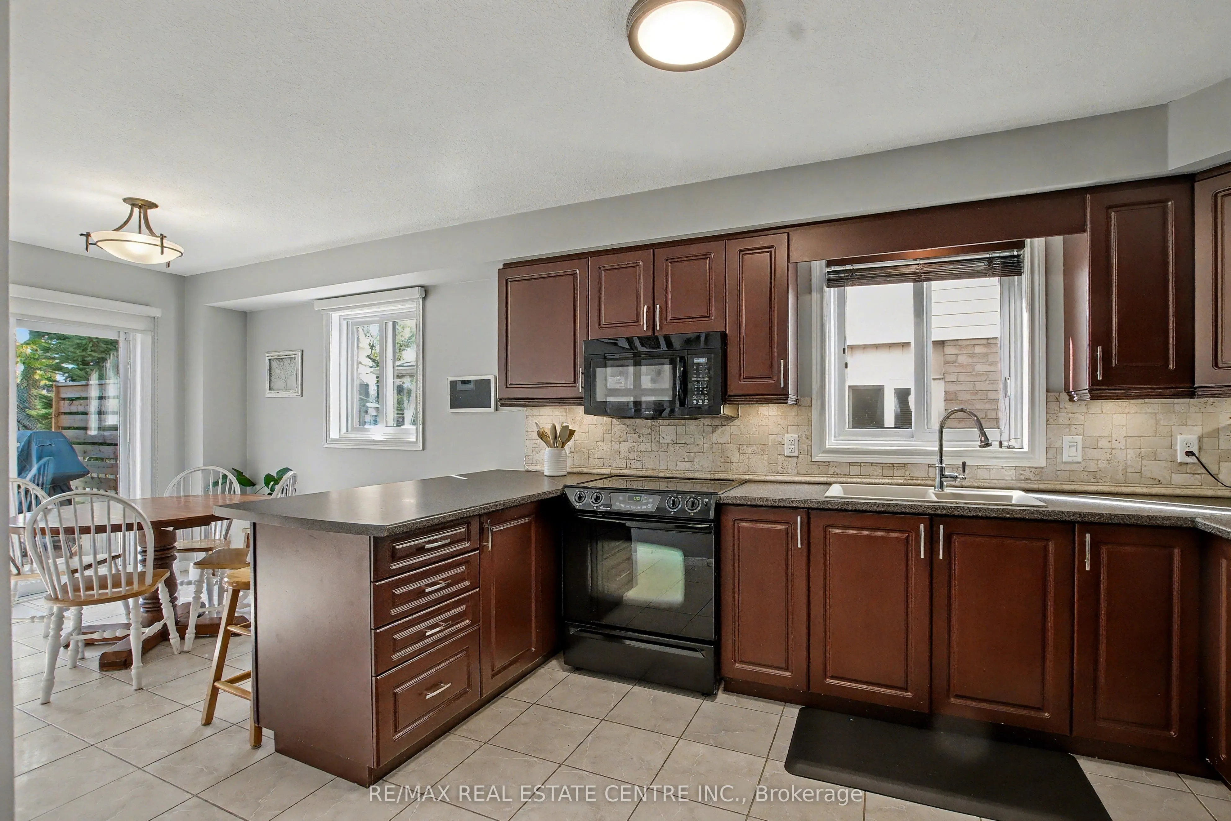 60 Lena Crescent
