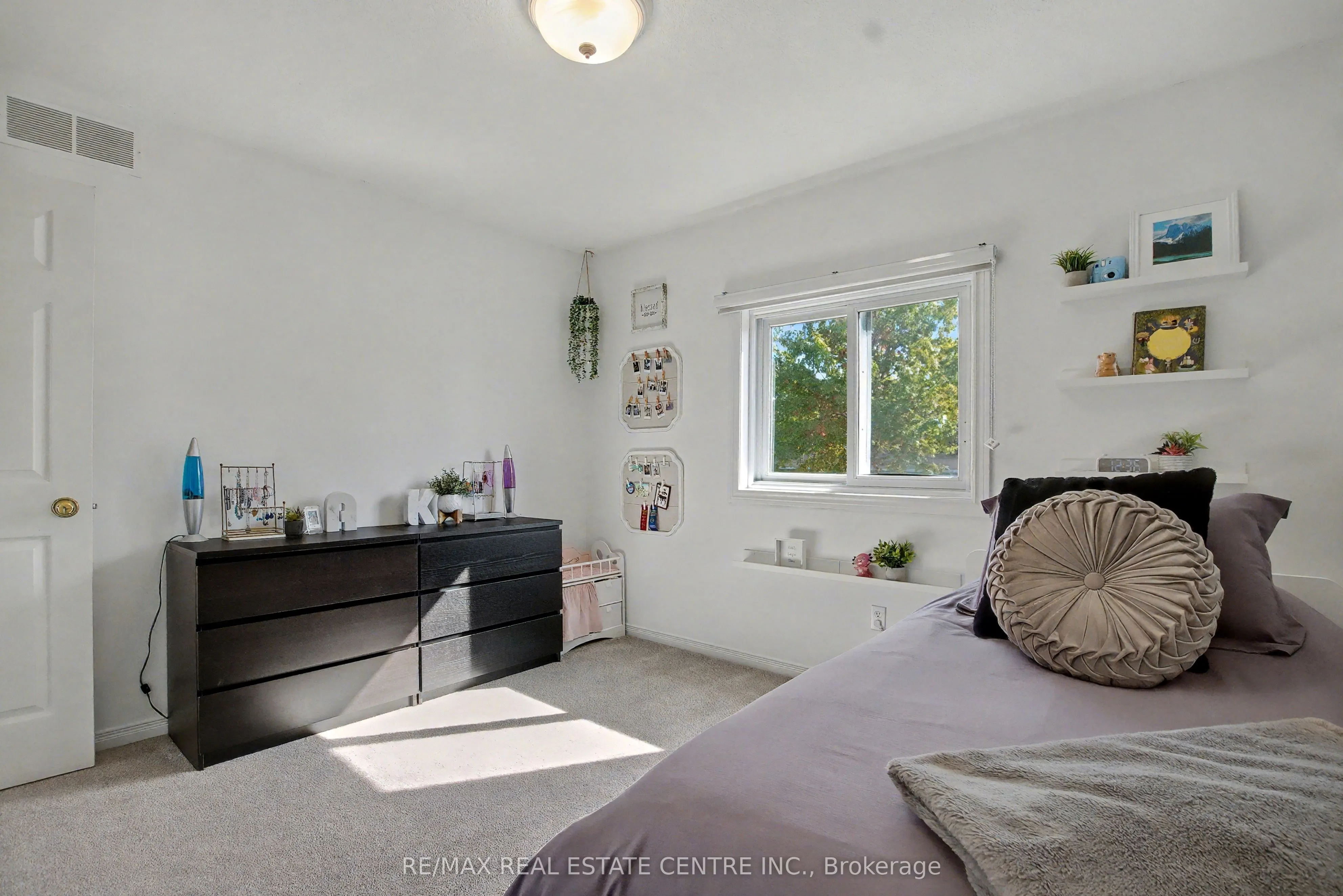 60 Lena Crescent