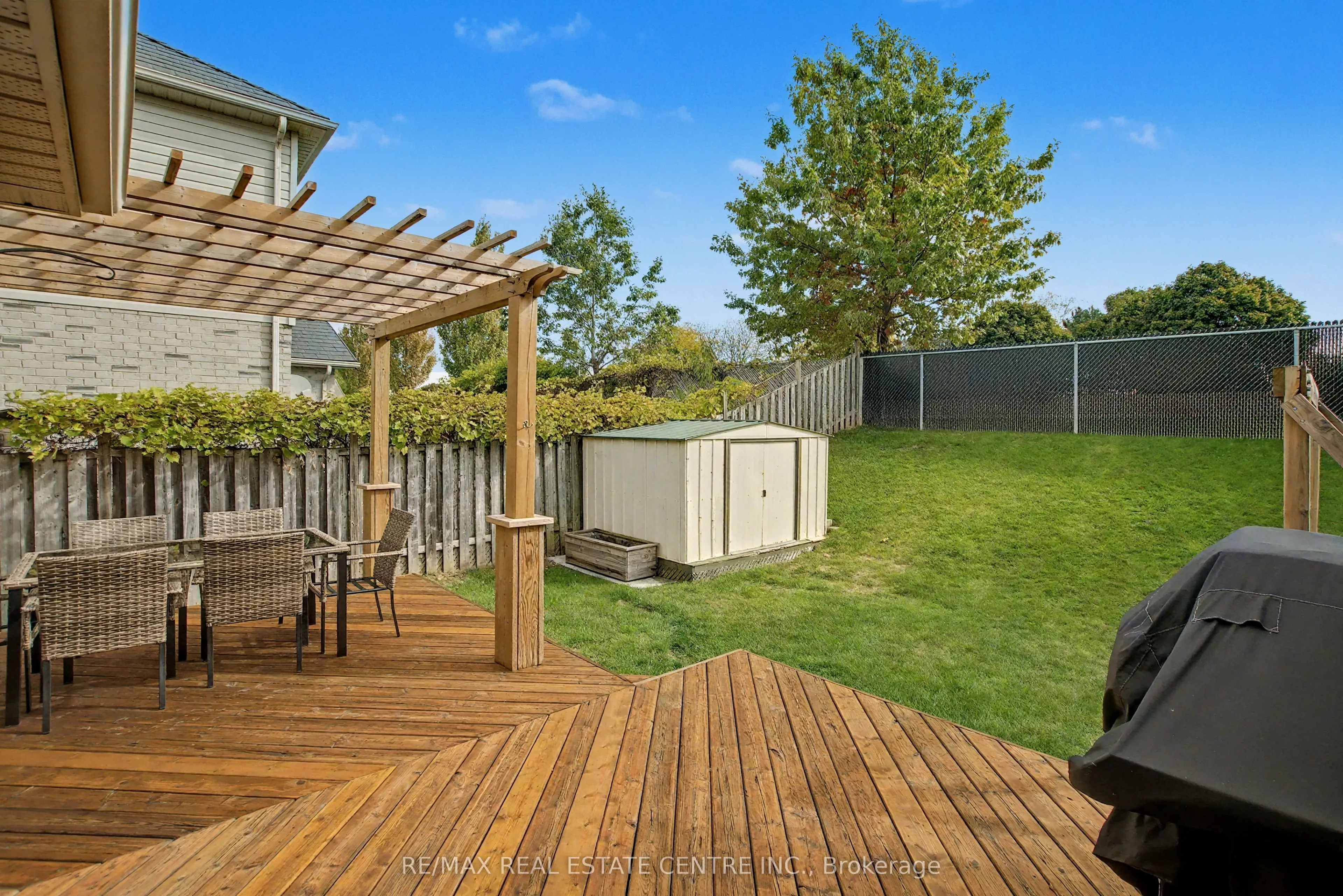 60 Lena Crescent