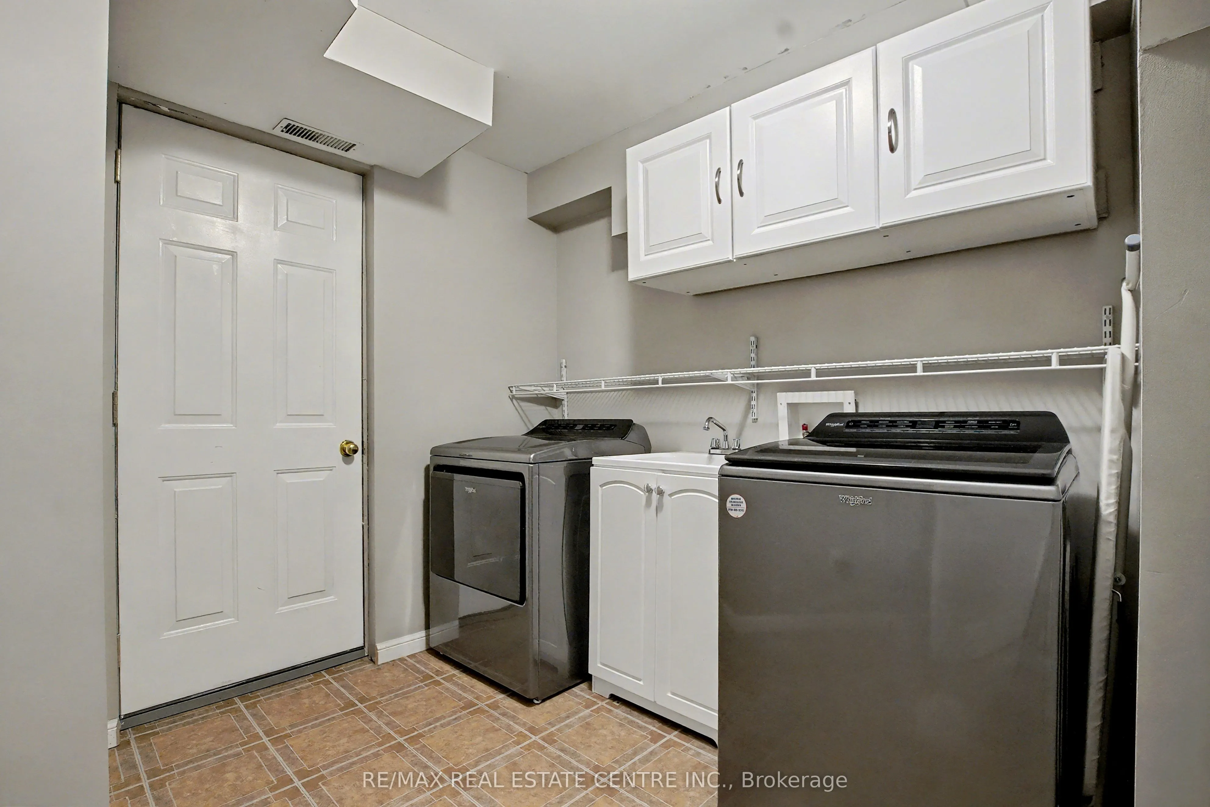 60 Lena Crescent