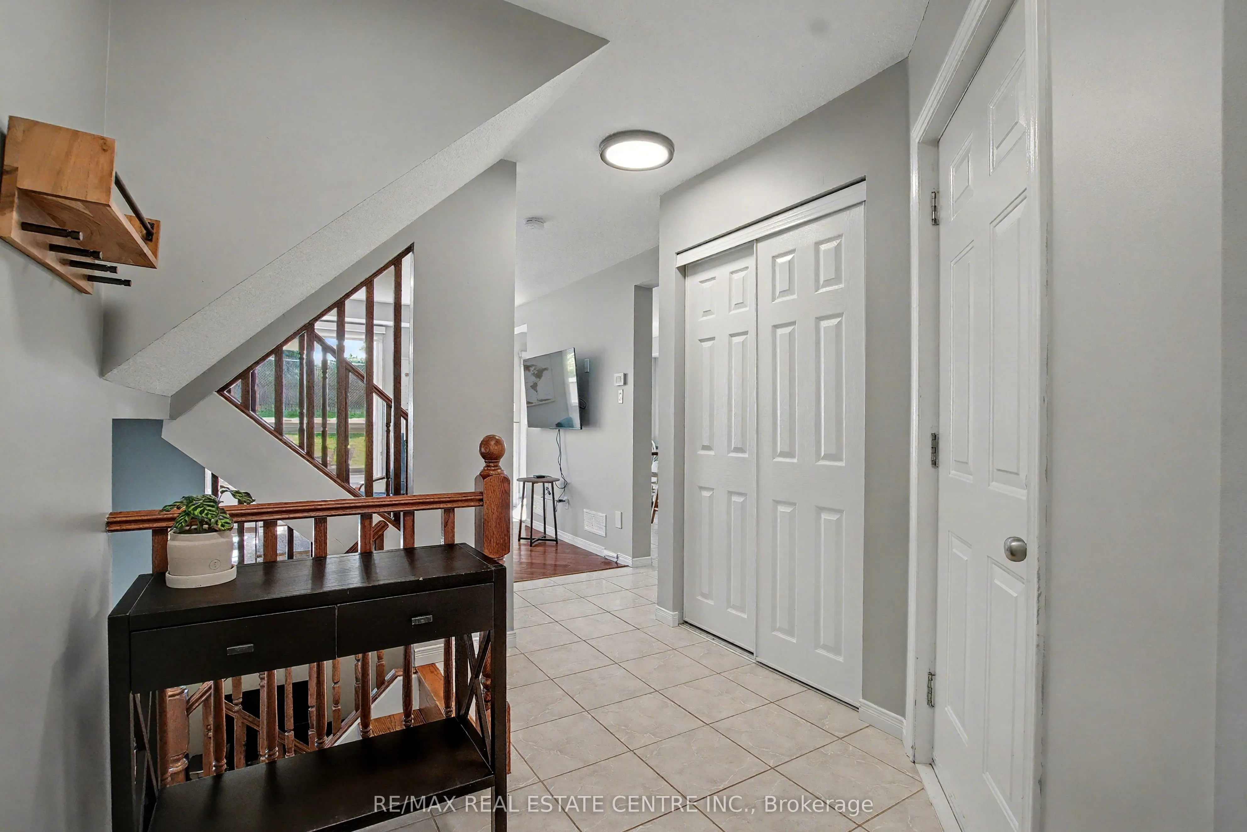 60 Lena Crescent
