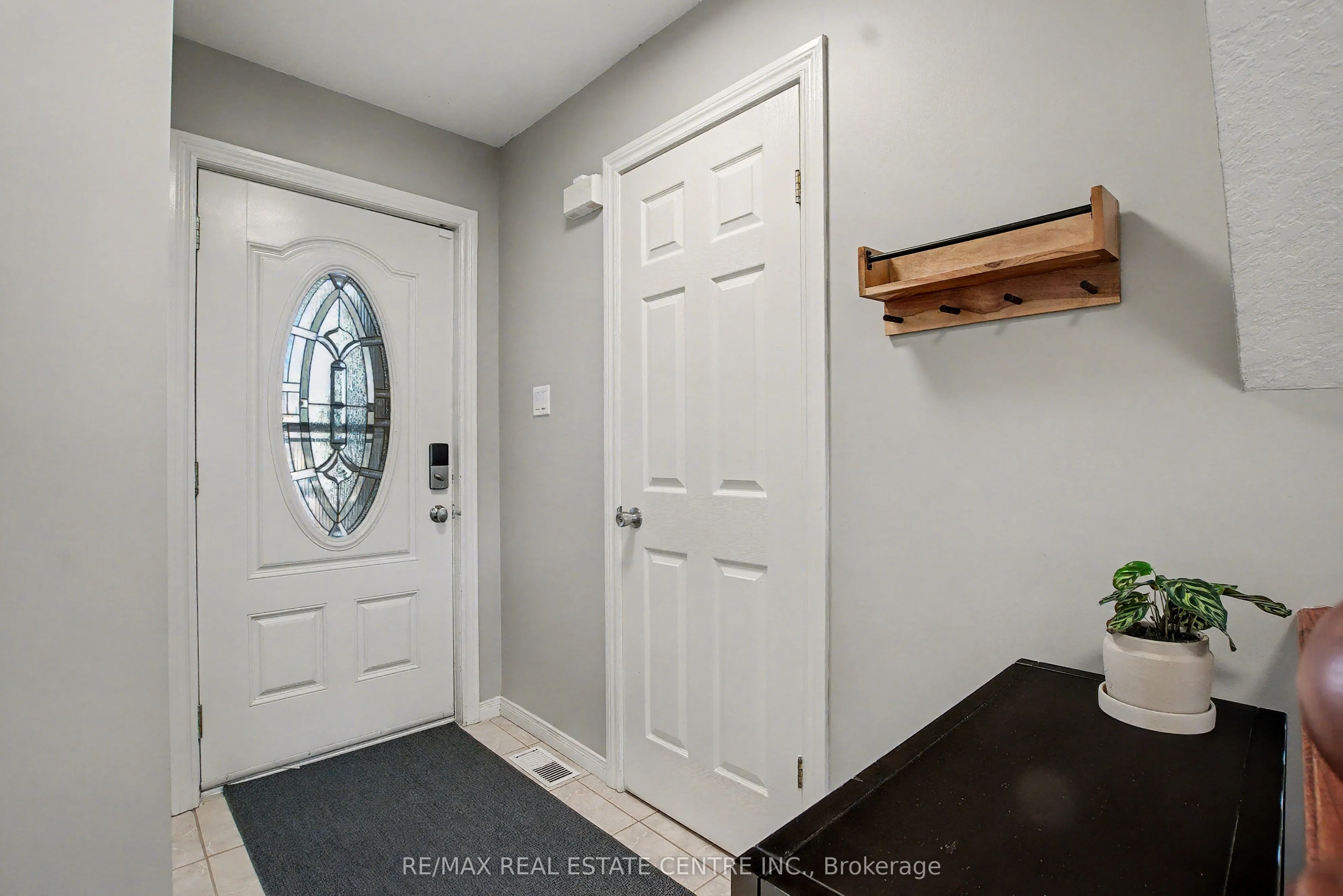 60 Lena Crescent