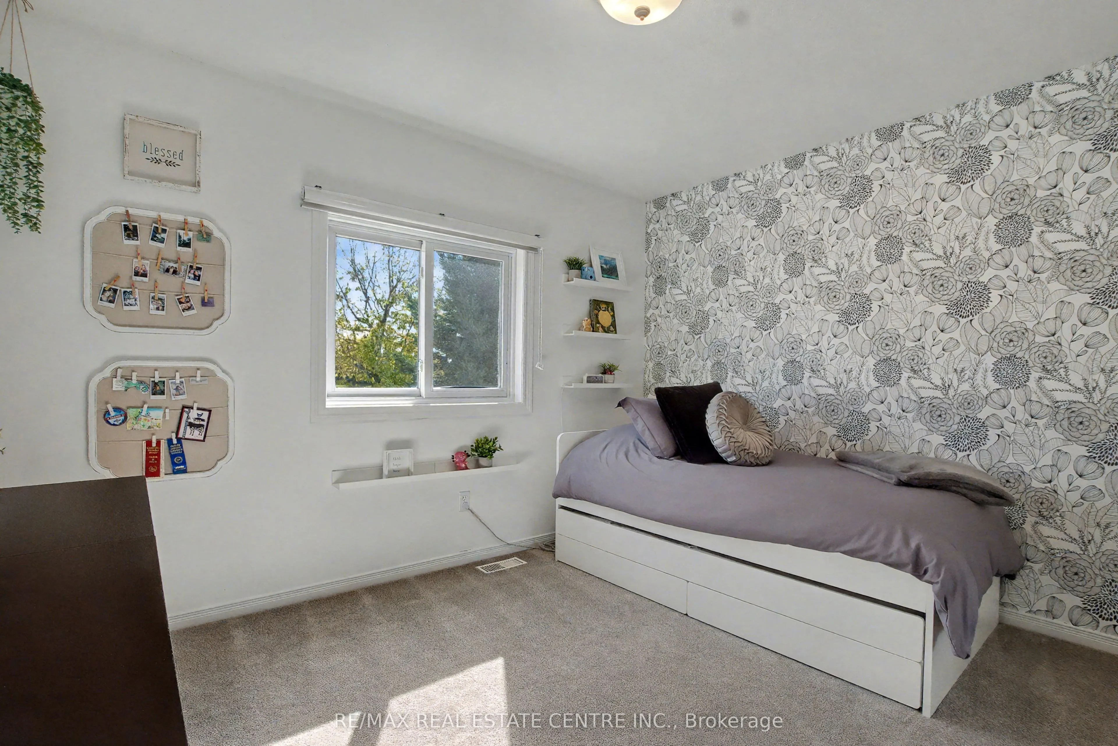 60 Lena Crescent