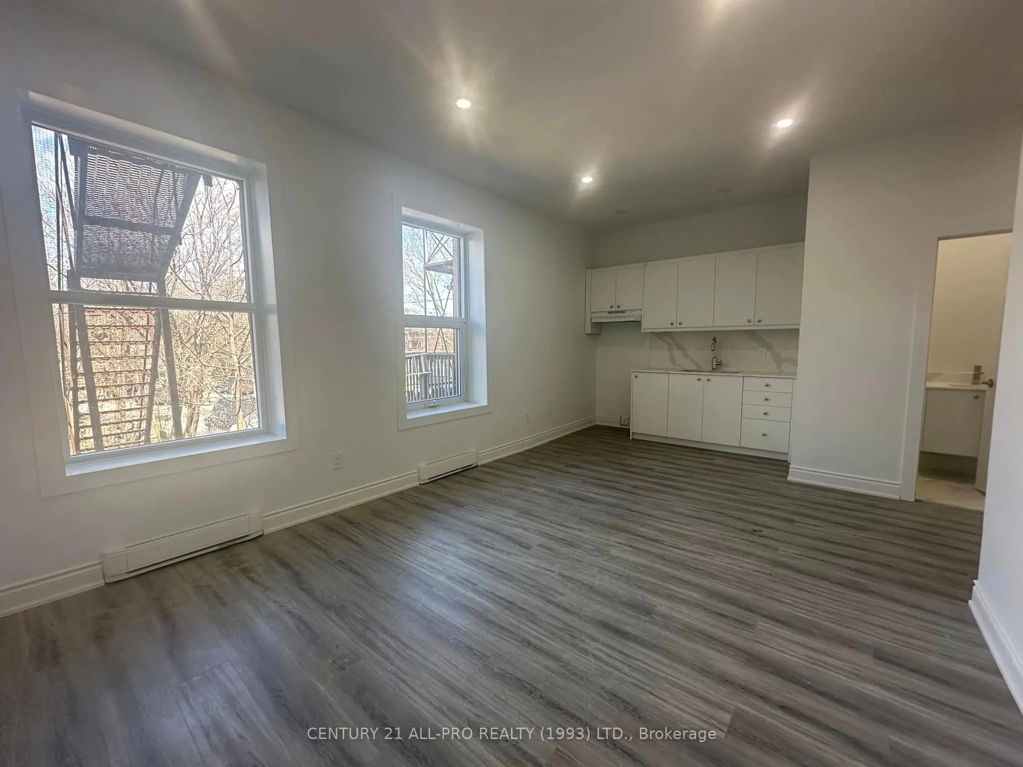 82 King Street W, #Unit 2