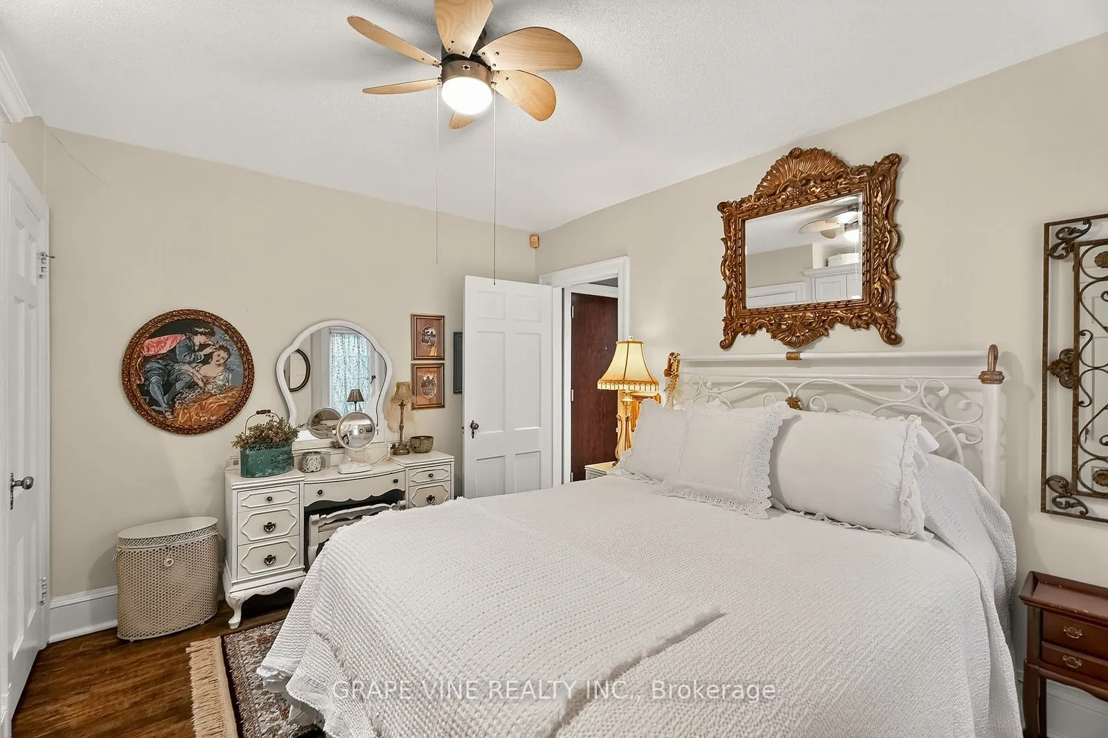 260 Metcalfe Street, #1D