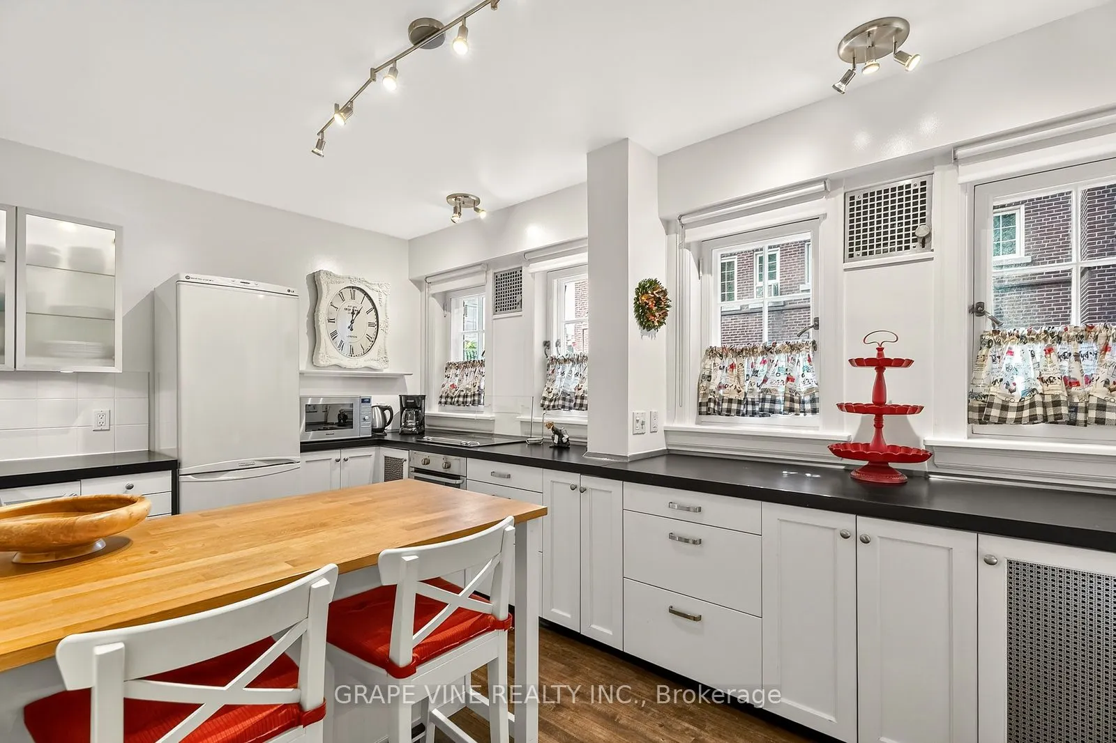 260 Metcalfe Street, #1D
