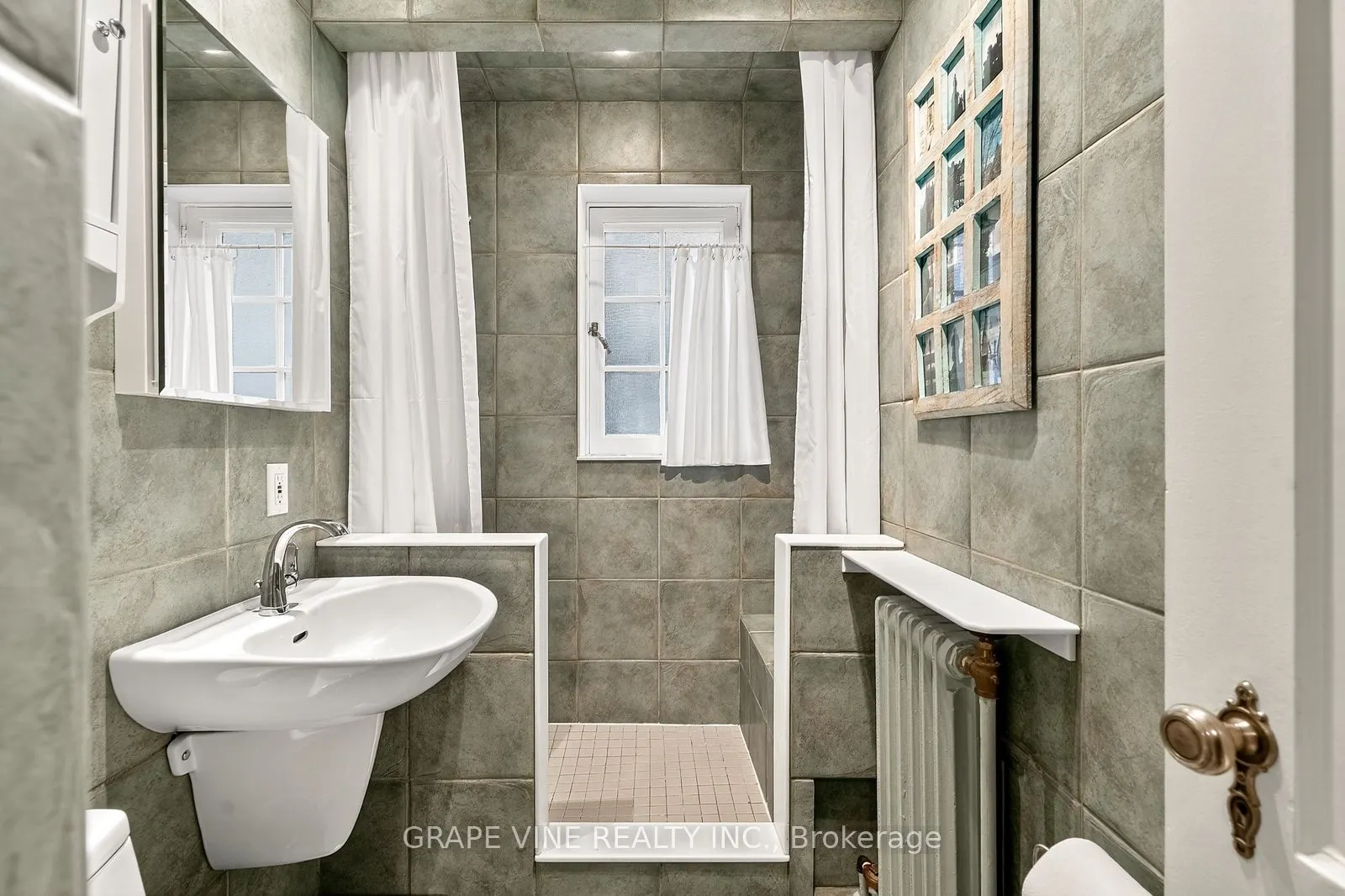 260 Metcalfe Street, #1D