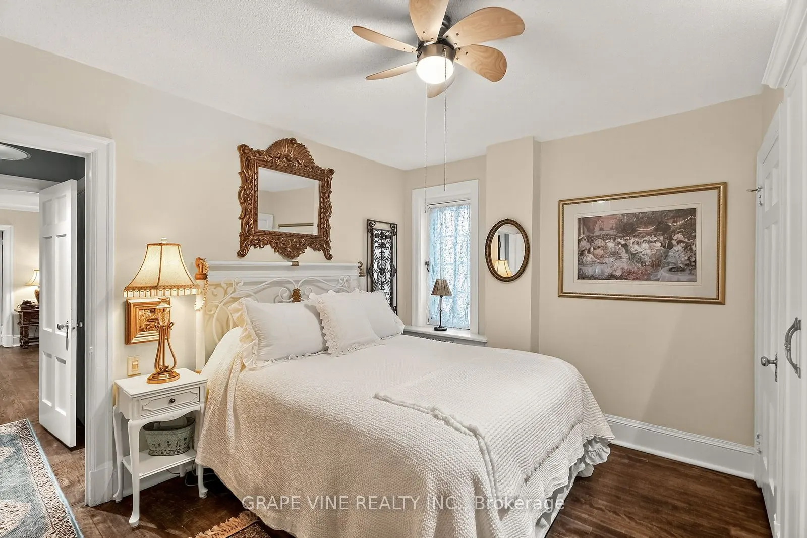 260 Metcalfe Street, #1D