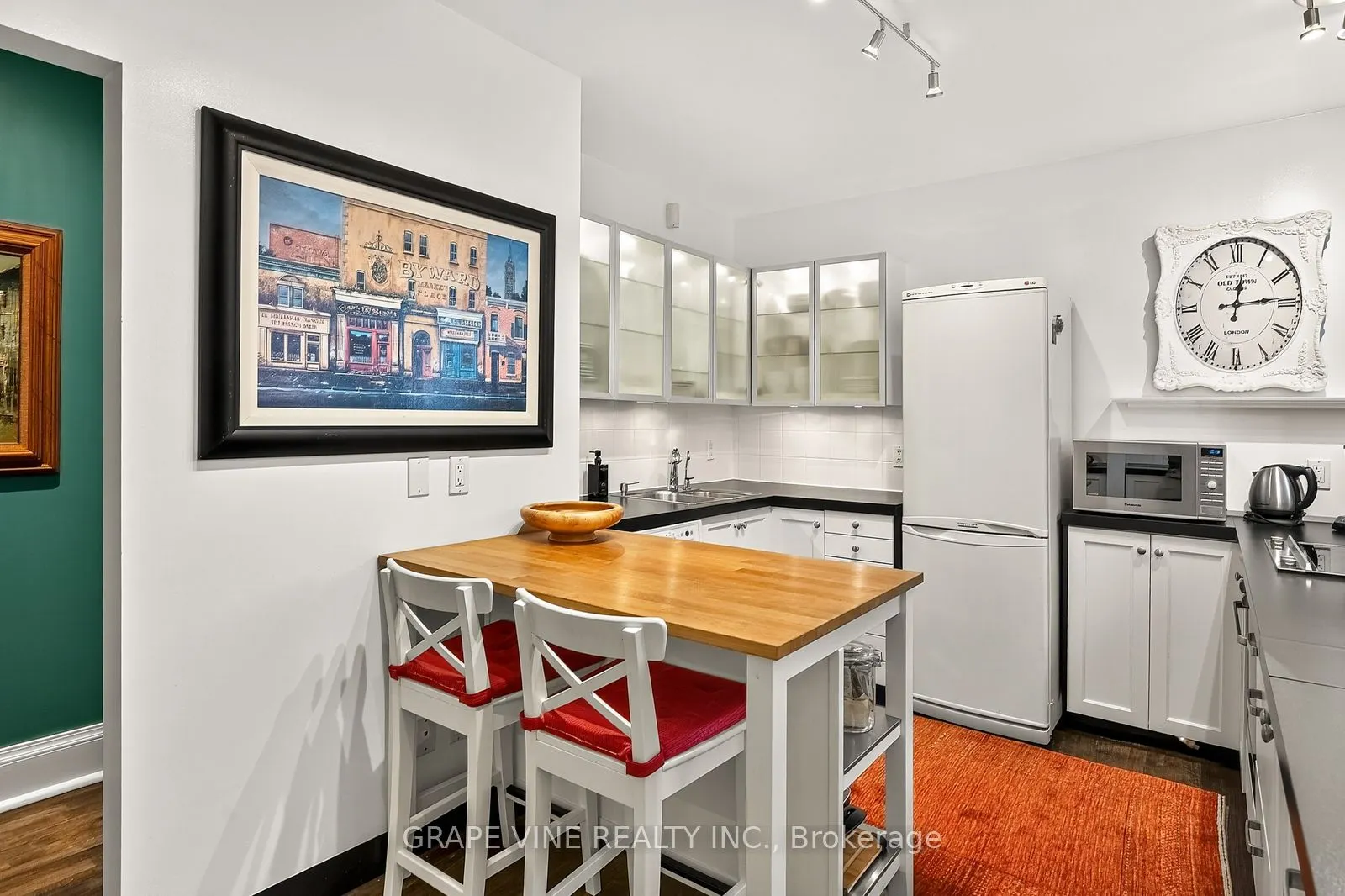 260 Metcalfe Street, #1D