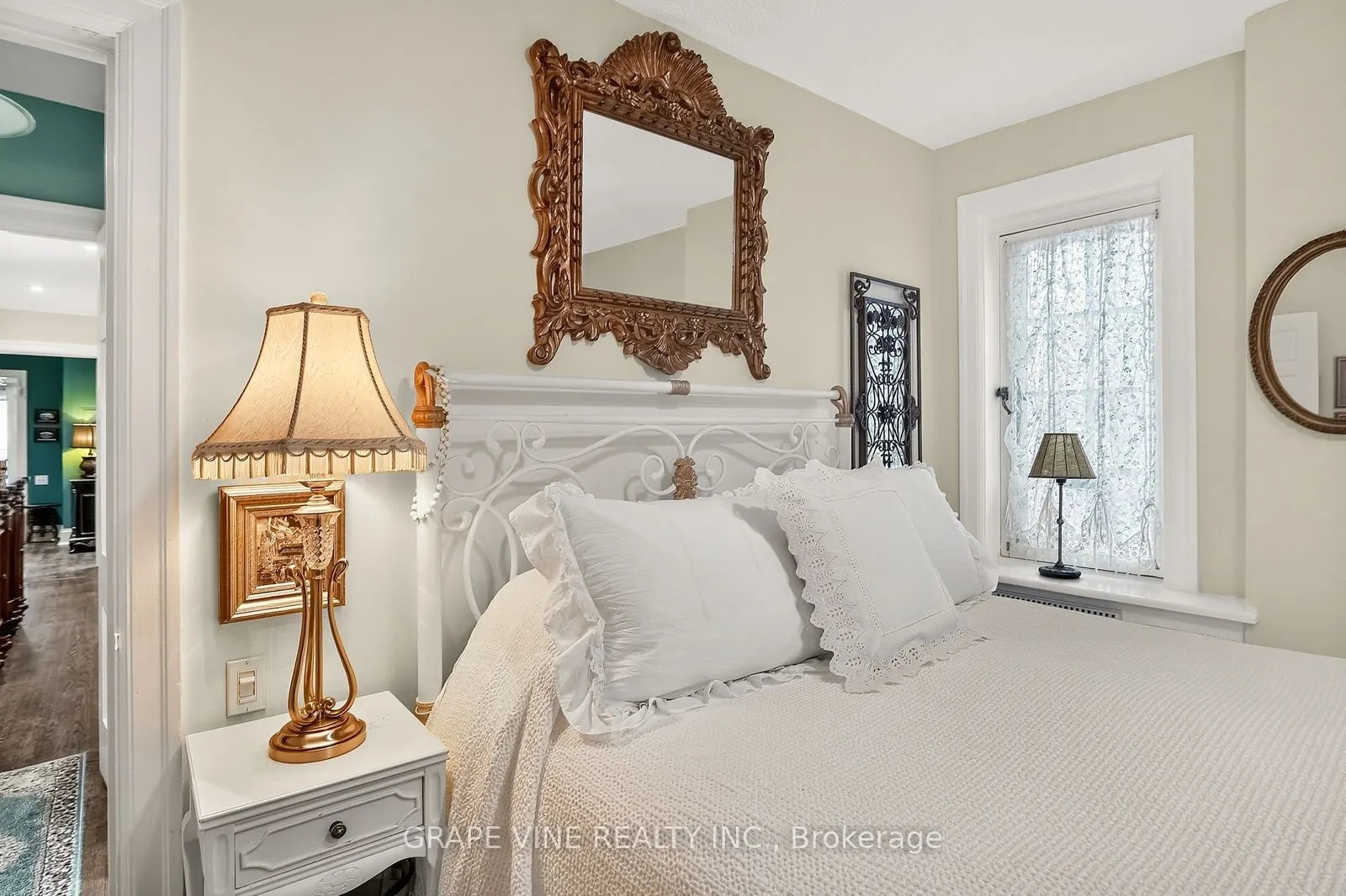 260 Metcalfe Street #1D
