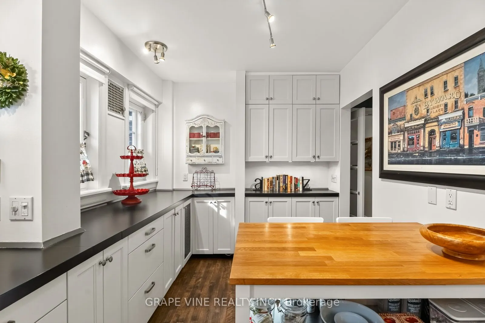 260 Metcalfe Street, #1D
