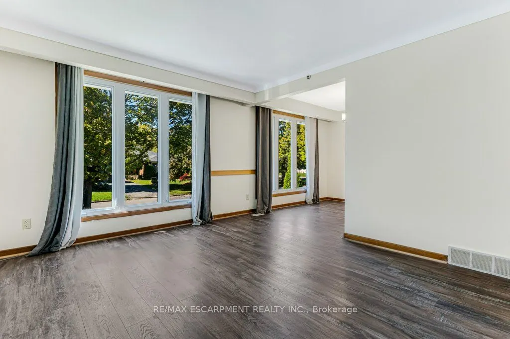 12 Shoreline Drive