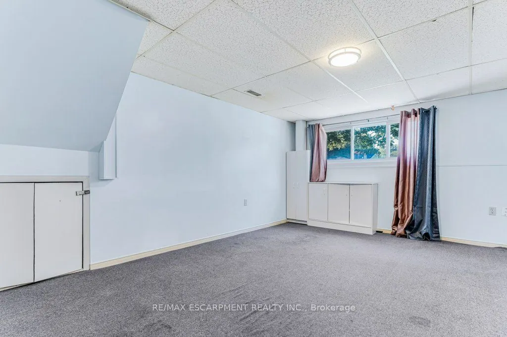 12 Shoreline Drive