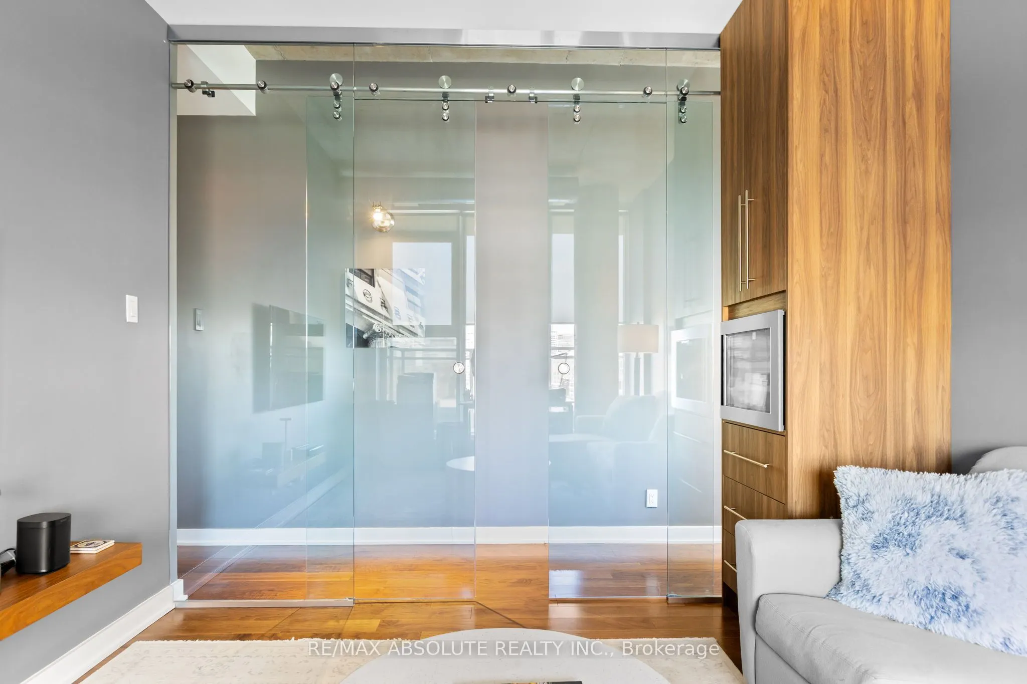 354 Gladstone Avenue, #906