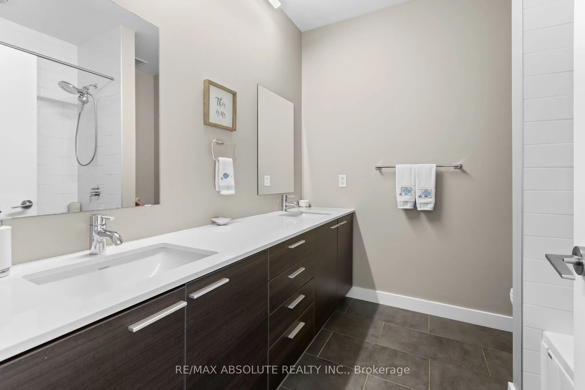 354 Gladstone Avenue, #906