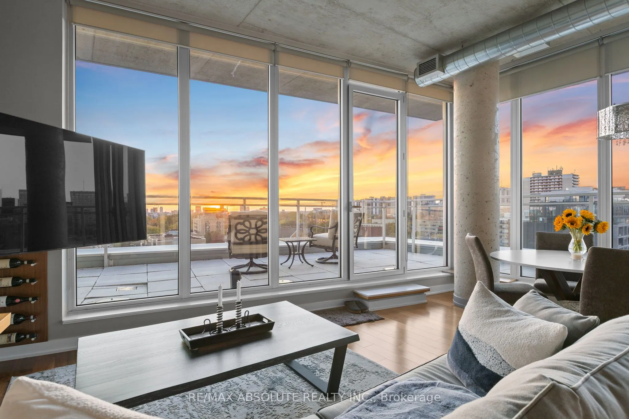 354 Gladstone Avenue, #906